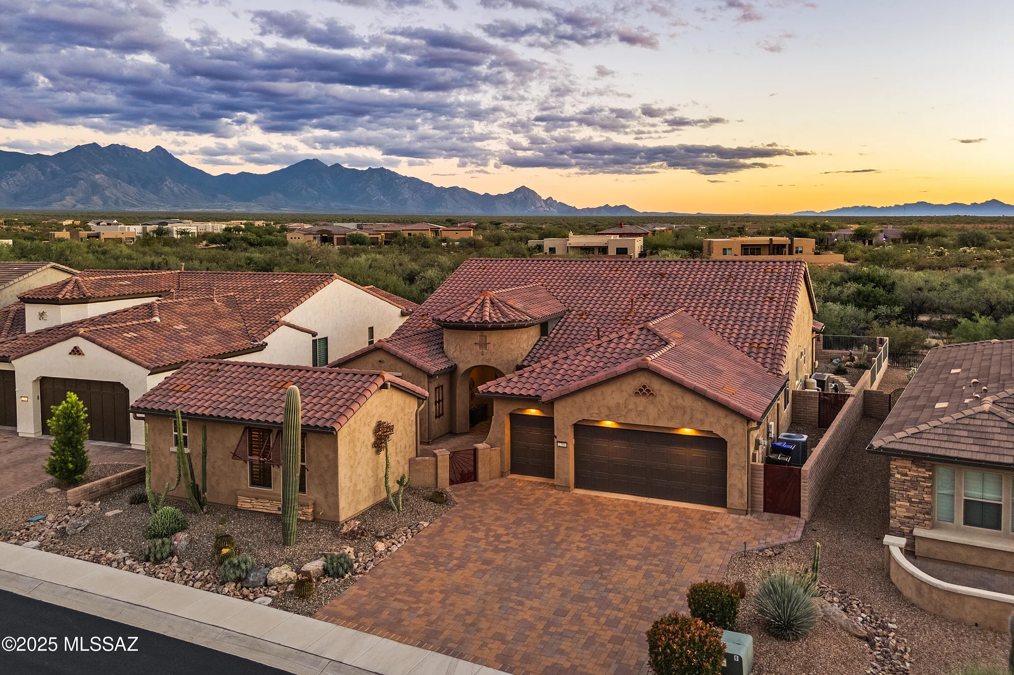 Property Slideshow image 2 of 50 | 2304 e madera plateau dr, Green Valley, AZ, 85614