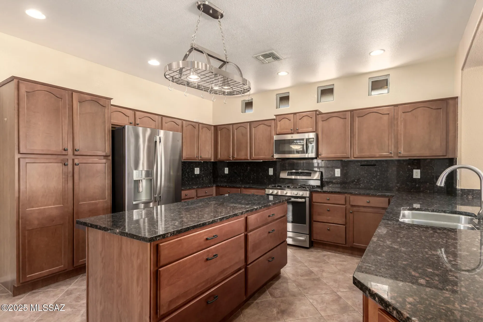 Property Slideshow image 16 of 39 | 2436 e desert pueblo pass, Green Valley, AZ, 85614