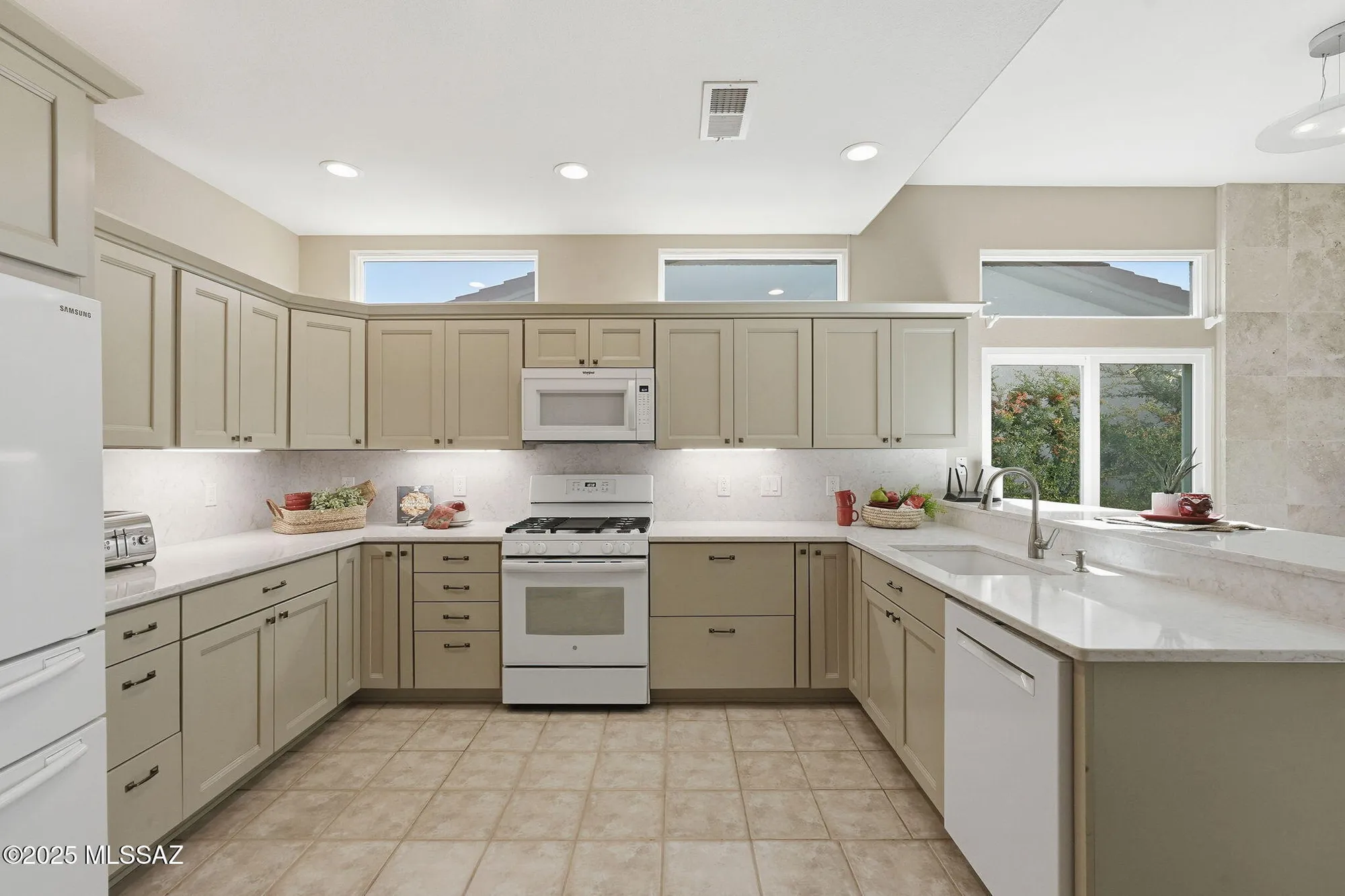 Property Slideshow image 15 of 44 | 2196 e sahuarita wash way, Oro Valley, AZ, 85755