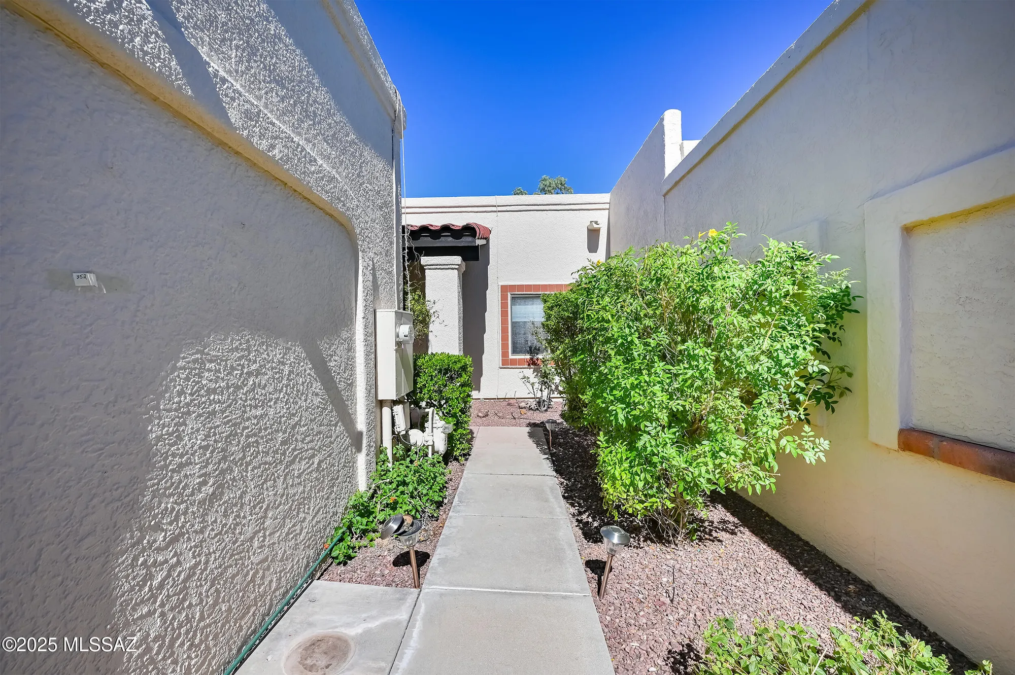 Property Slideshow image 2 of 26 | 840 w calle de emilia, Green Valley, AZ, 85614