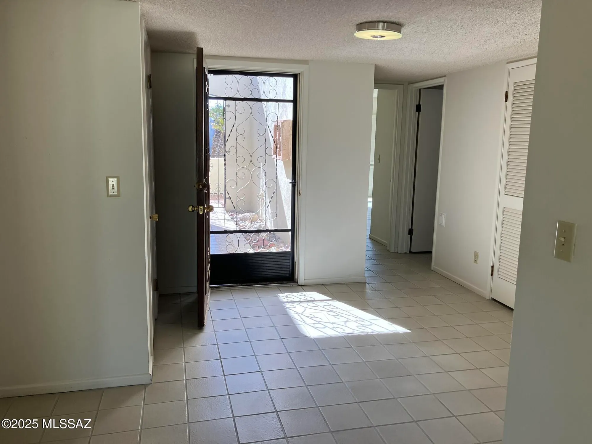 Property Slideshow image 19 of 50 | 2542 w casas dr, Tucson, AZ, 85742
