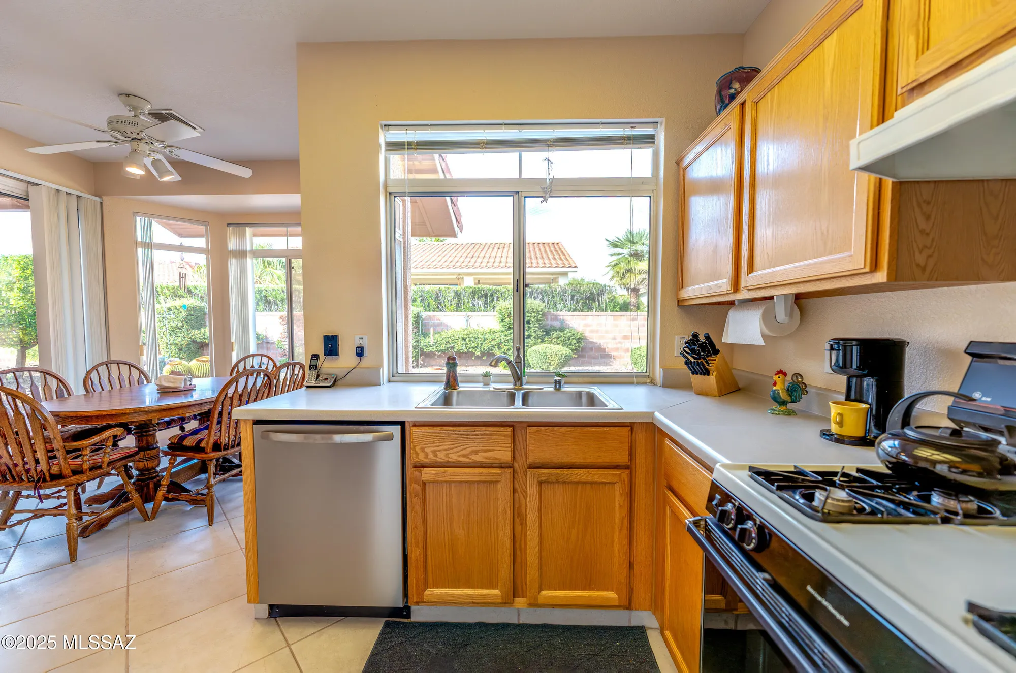 Property Slideshow image 11 of 28 | 1329 e royal ridge dr, Oro Valley, AZ, 85755