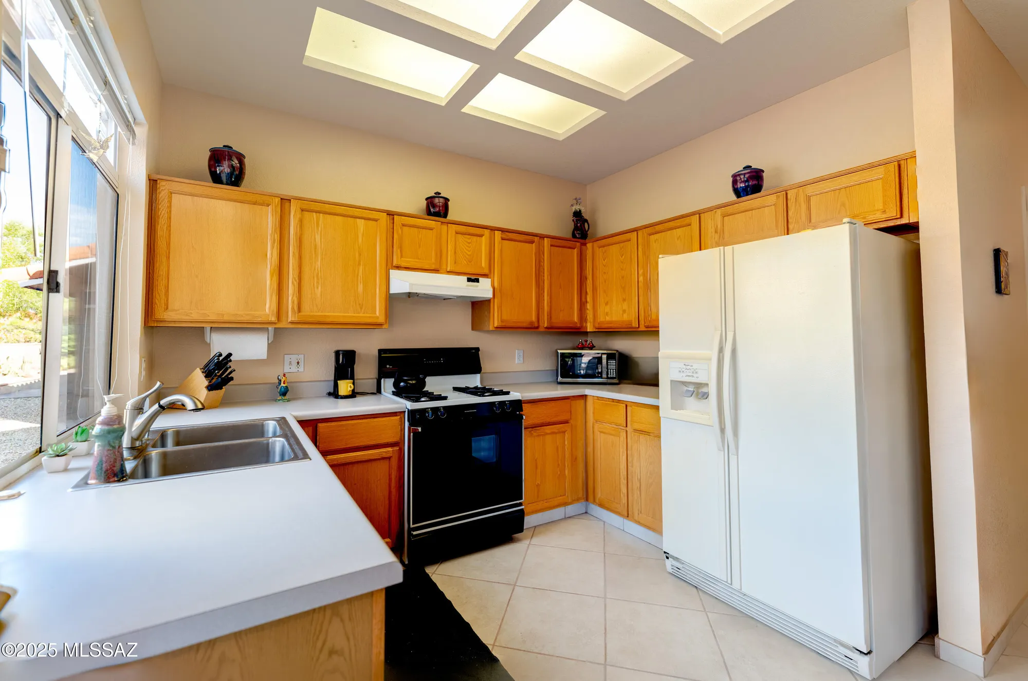 Property Slideshow image 12 of 28 | 1329 e royal ridge dr, Oro Valley, AZ, 85755