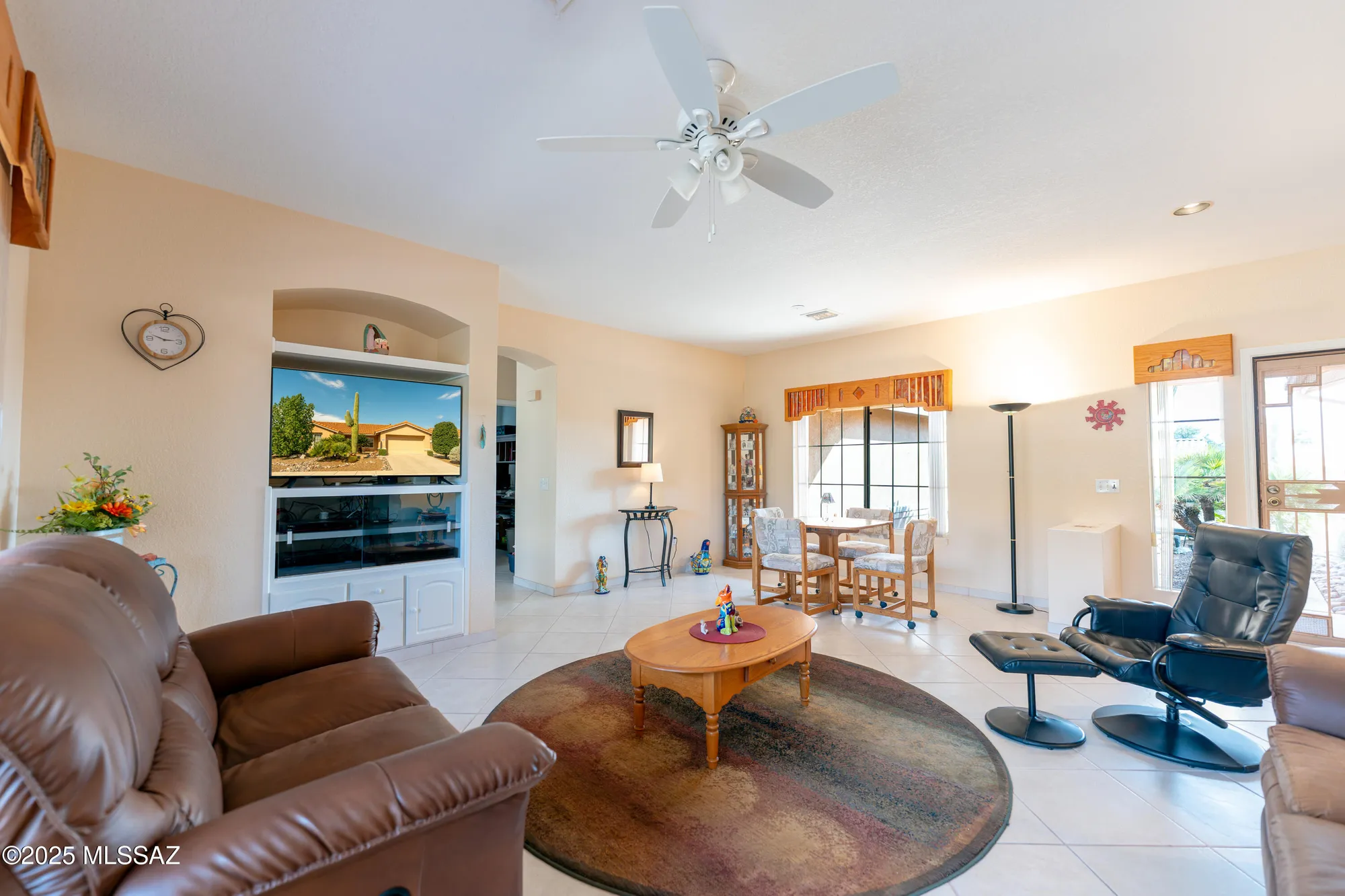 Property Slideshow image 4 of 28 | 1329 e royal ridge dr, Oro Valley, AZ, 85755
