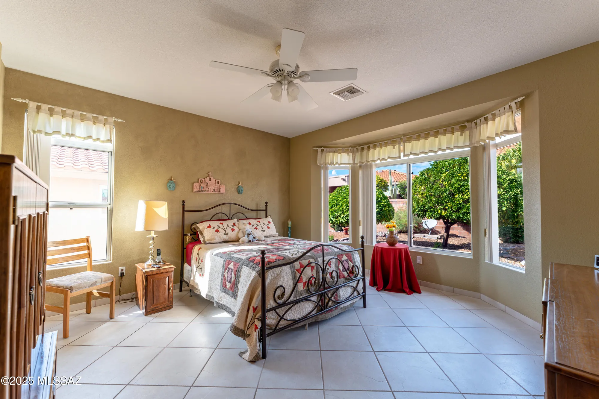 Property Slideshow image 16 of 28 | 1329 e royal ridge dr, Oro Valley, AZ, 85755