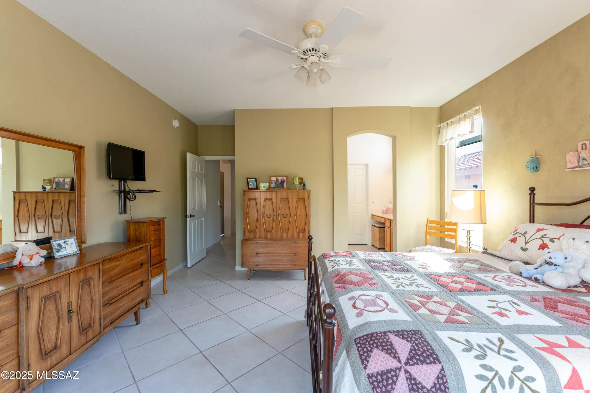 Property Slideshow image 17 of 28 | 1329 e royal ridge dr, Oro Valley, AZ, 85755