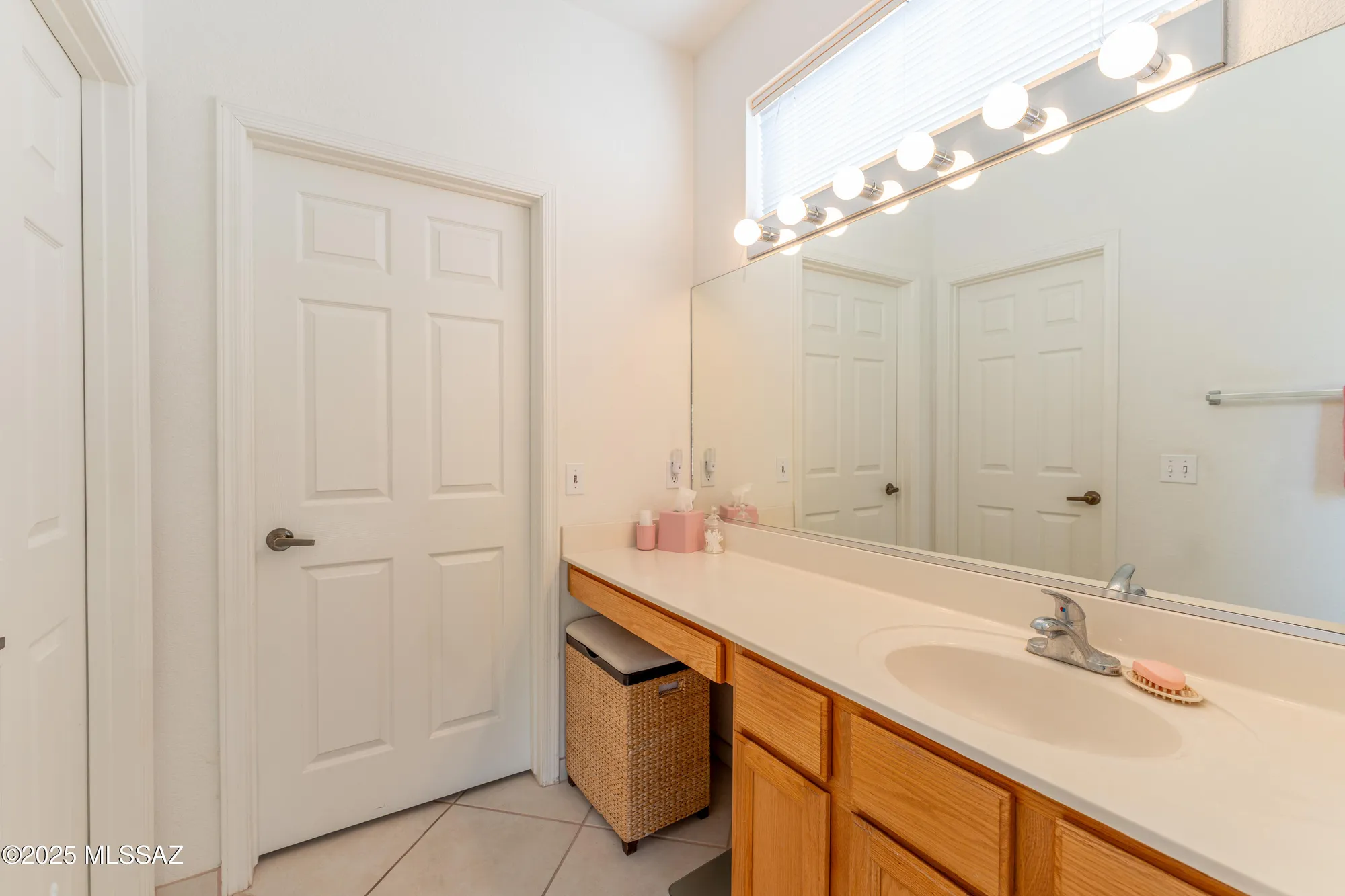 Property Slideshow image 19 of 28 | 1329 e royal ridge dr, Oro Valley, AZ, 85755