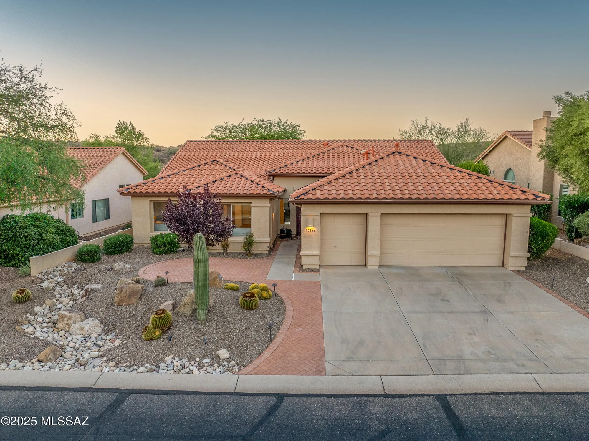 Property Slideshow image 2 of 37 | 39544 s winding trl, Tucson, AZ, 85739