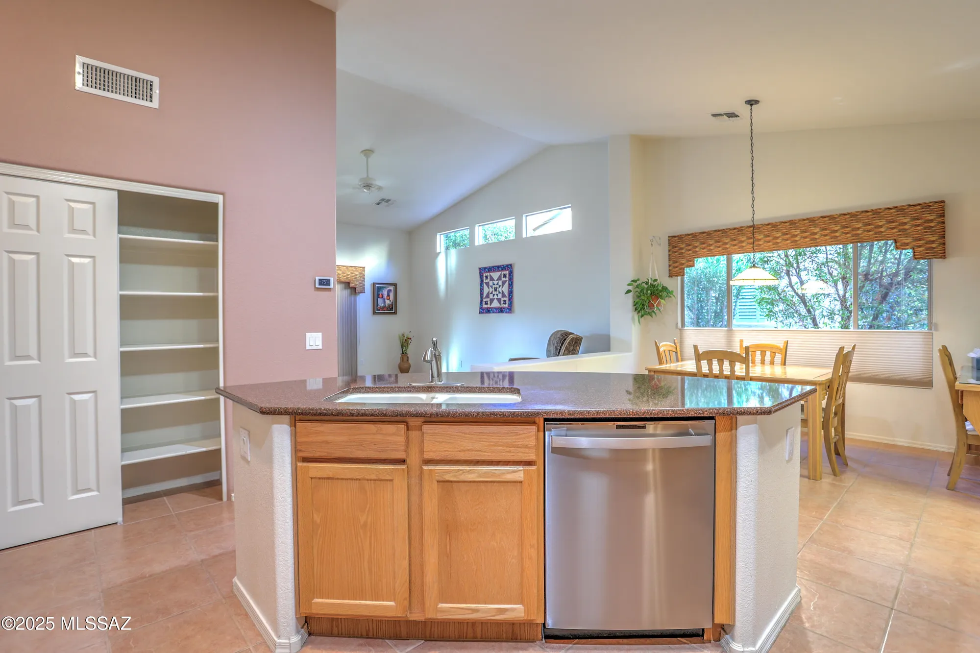 Property Slideshow image 13 of 37 | 39544 s winding trl, Tucson, AZ, 85739