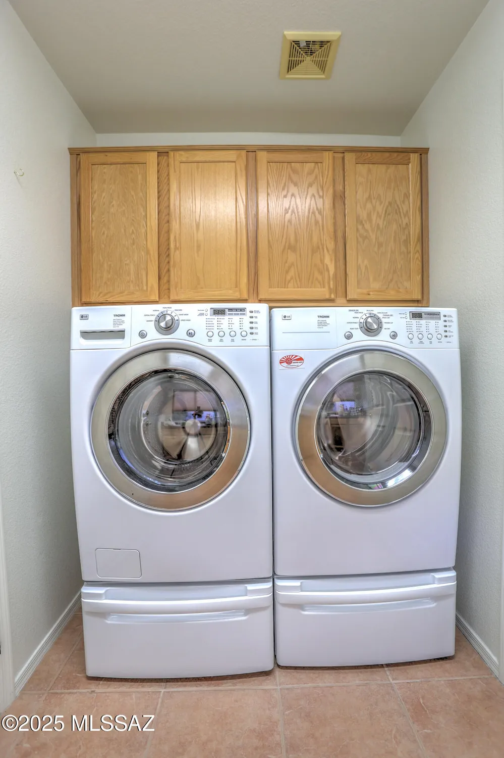 Property Slideshow image 17 of 37 | 39544 s winding trl, Tucson, AZ, 85739