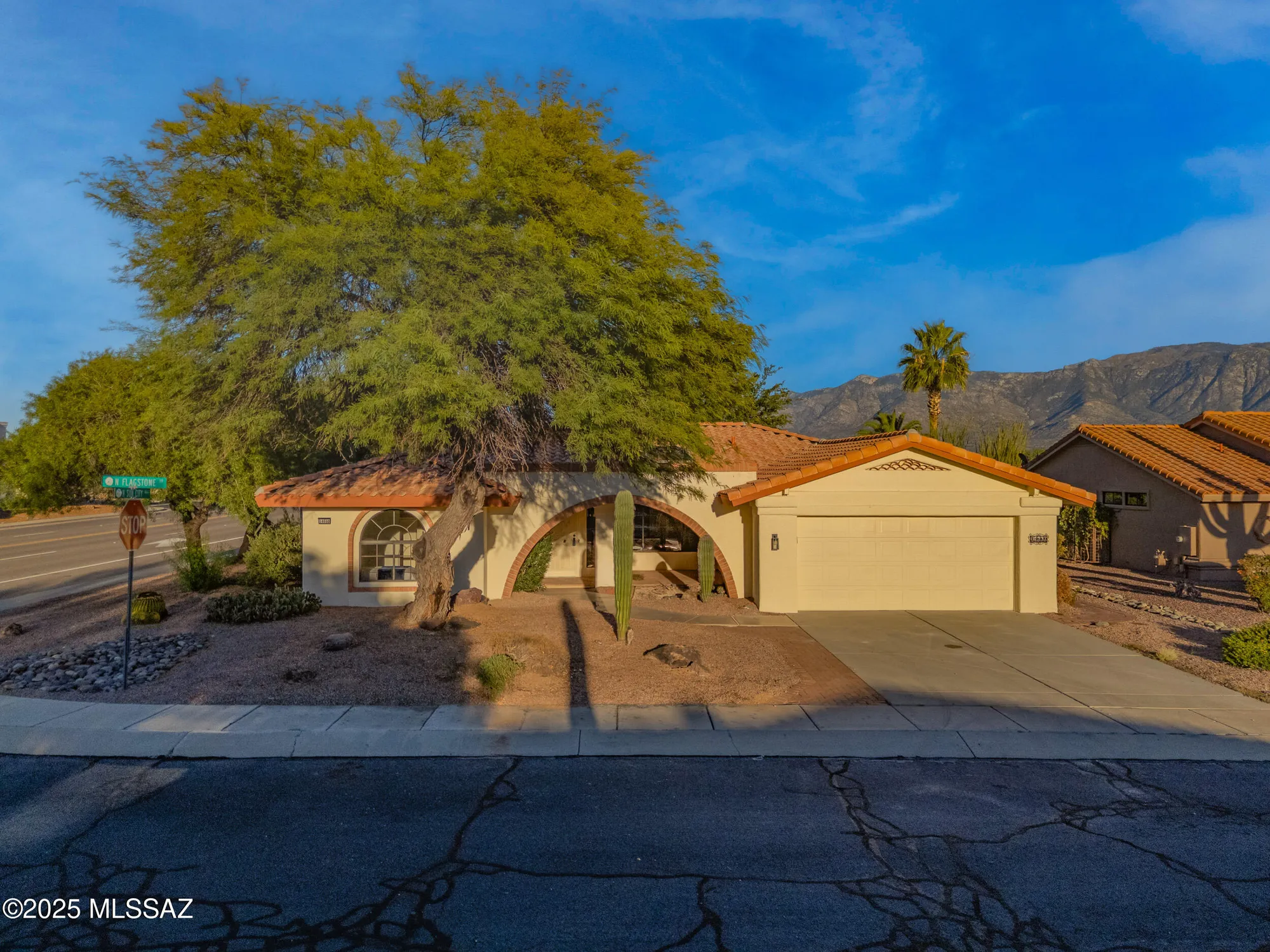 Property Slideshow image 4 of 42 | 14660 n flagstone dr, Oro Valley, AZ, 85755