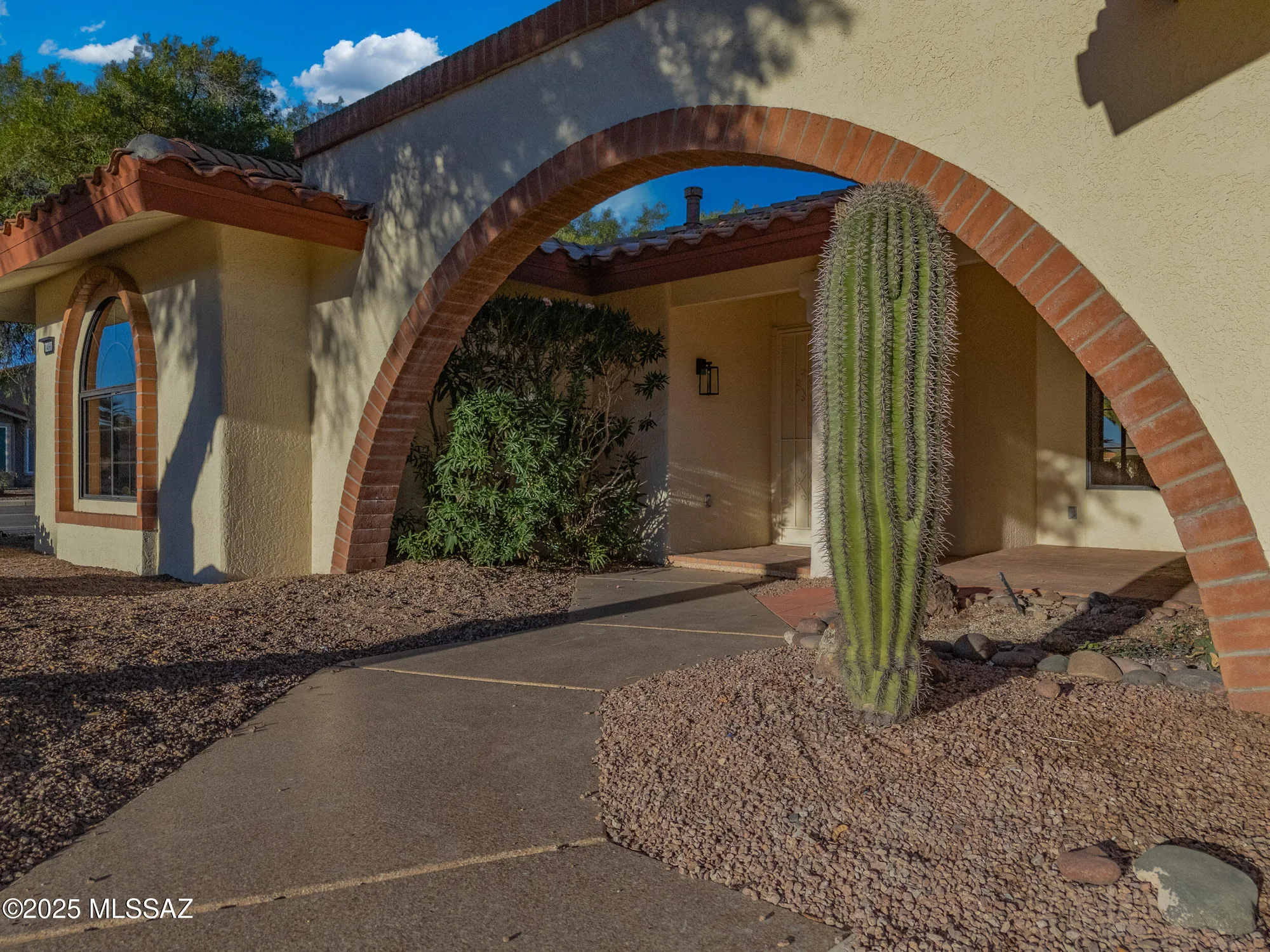 Property Slideshow image 5 of 42 | 14660 n flagstone dr, Oro Valley, AZ, 85755