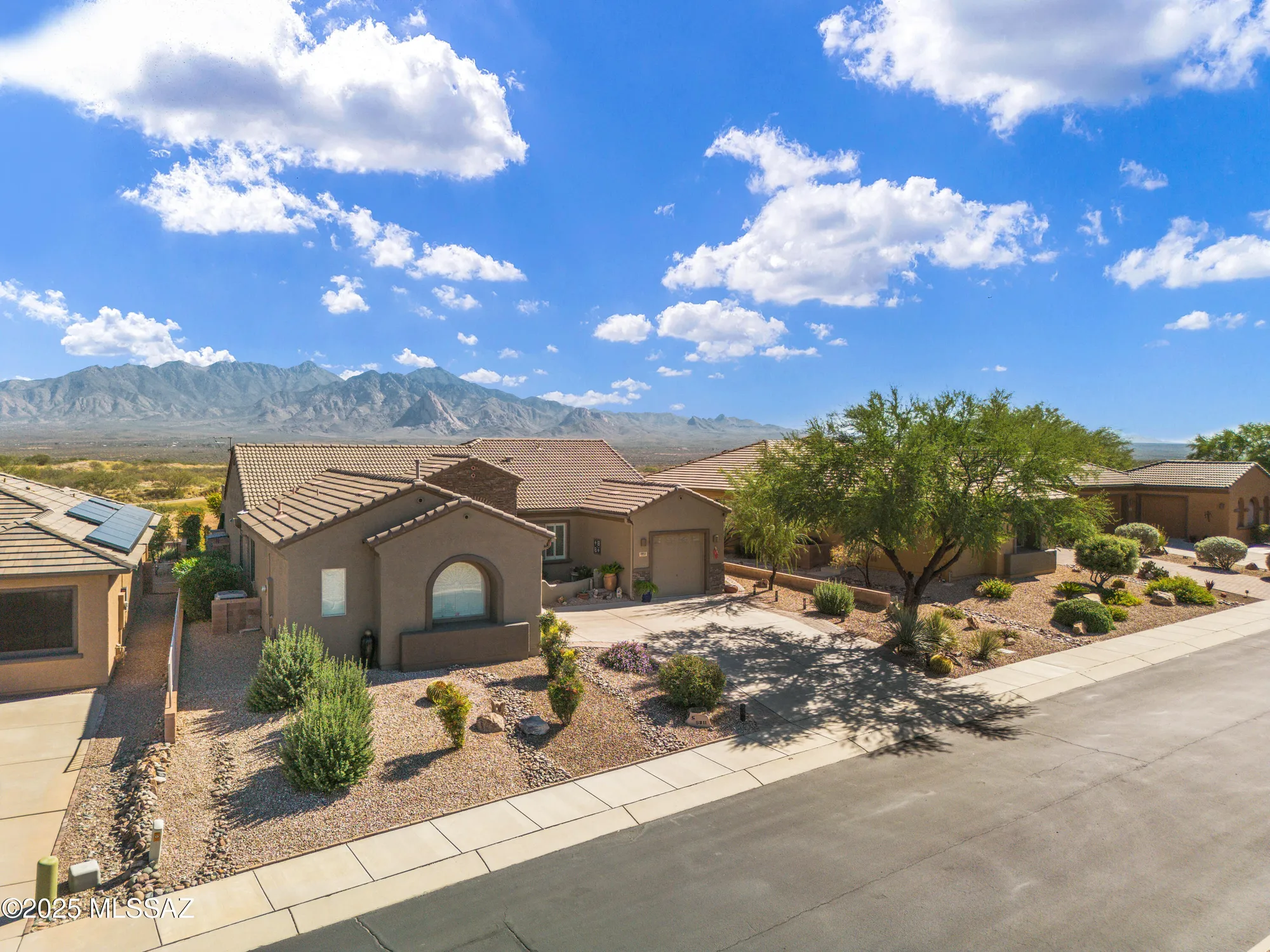 Property Slideshow image 4 of 42 | 5811 s atascosa peak dr, Green Valley, AZ, 85622