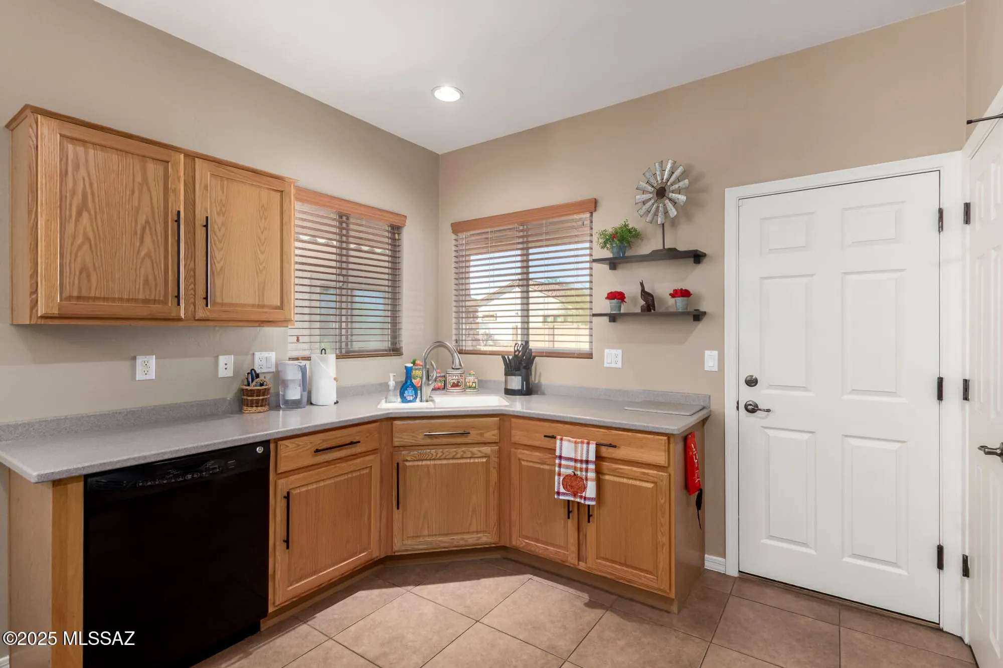 Property Slideshow image 8 of 33 | 467 w calle moncayo, Sahuarita, AZ, 85629