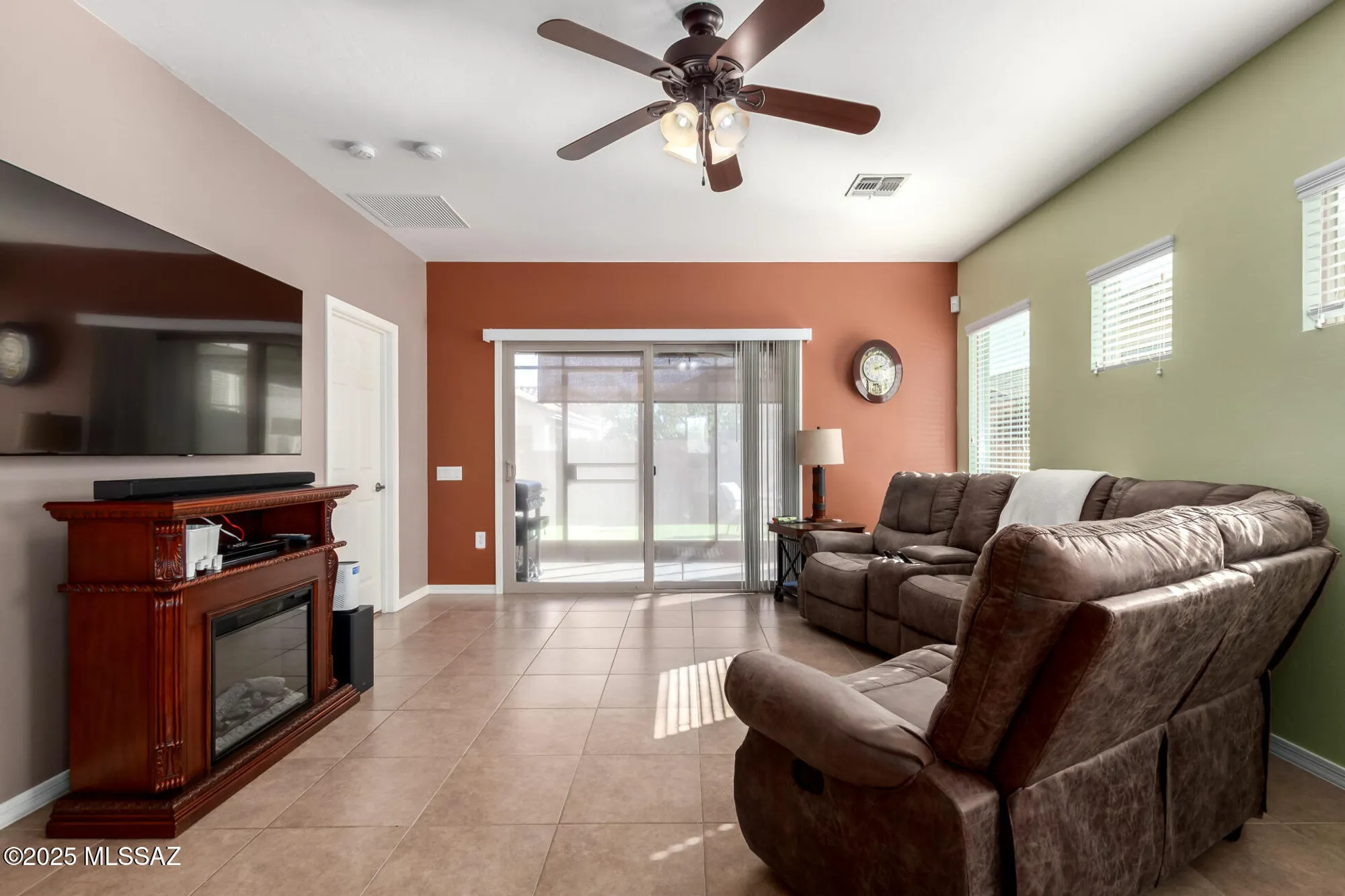 Property Slideshow image 2 of 33 | 467 w calle moncayo, Sahuarita, AZ, 85629