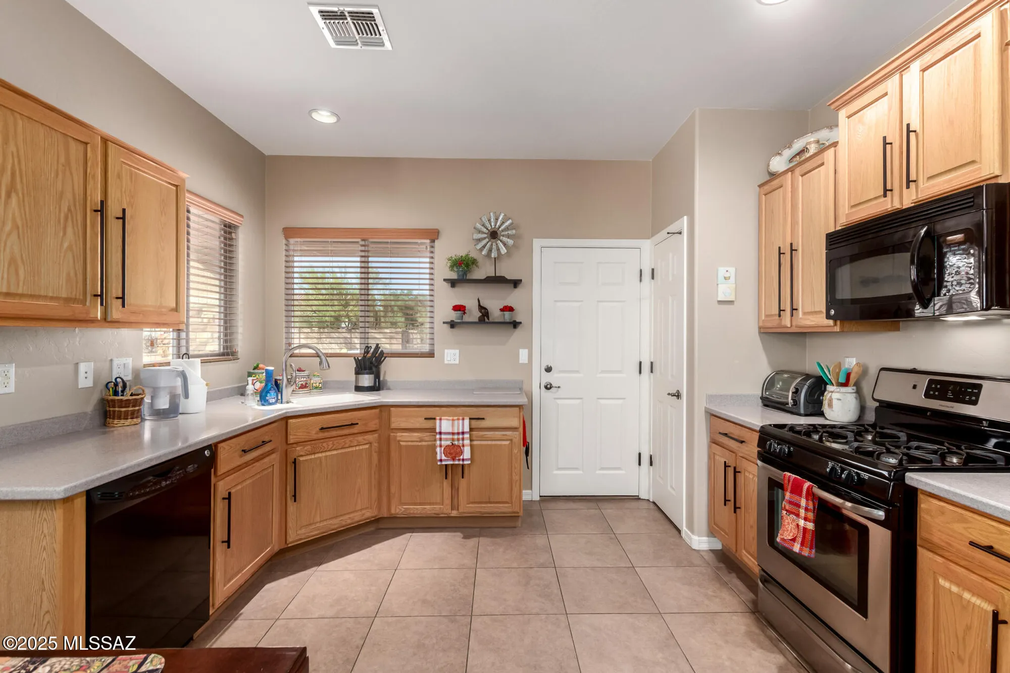 Property Slideshow image 10 of 33 | 467 w calle moncayo, Sahuarita, AZ, 85629