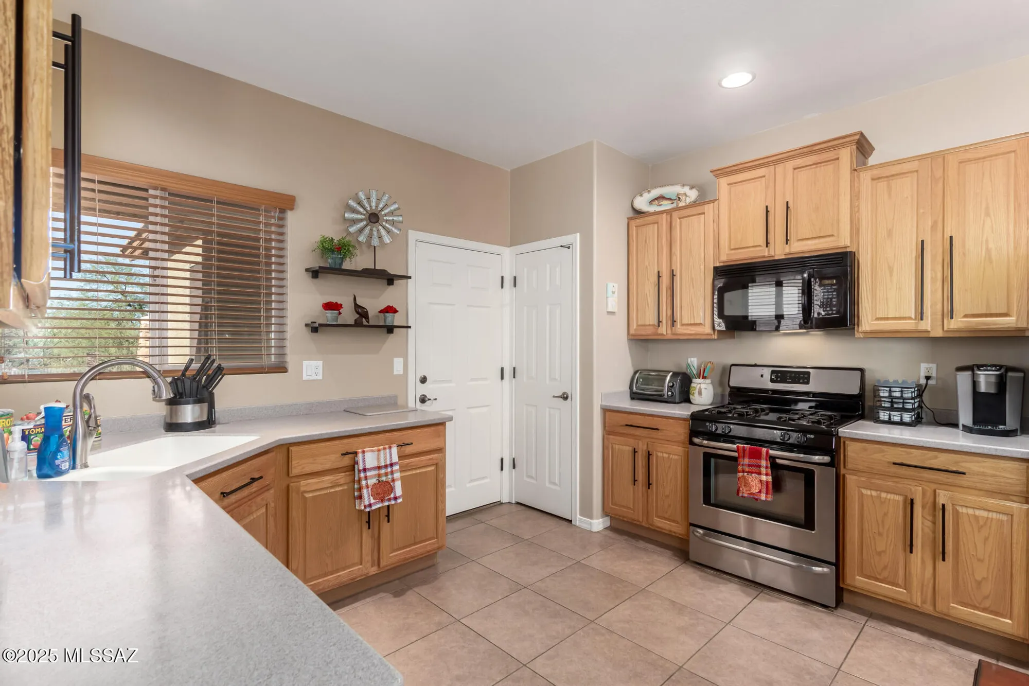 Property Slideshow image 11 of 33 | 467 w calle moncayo, Sahuarita, AZ, 85629