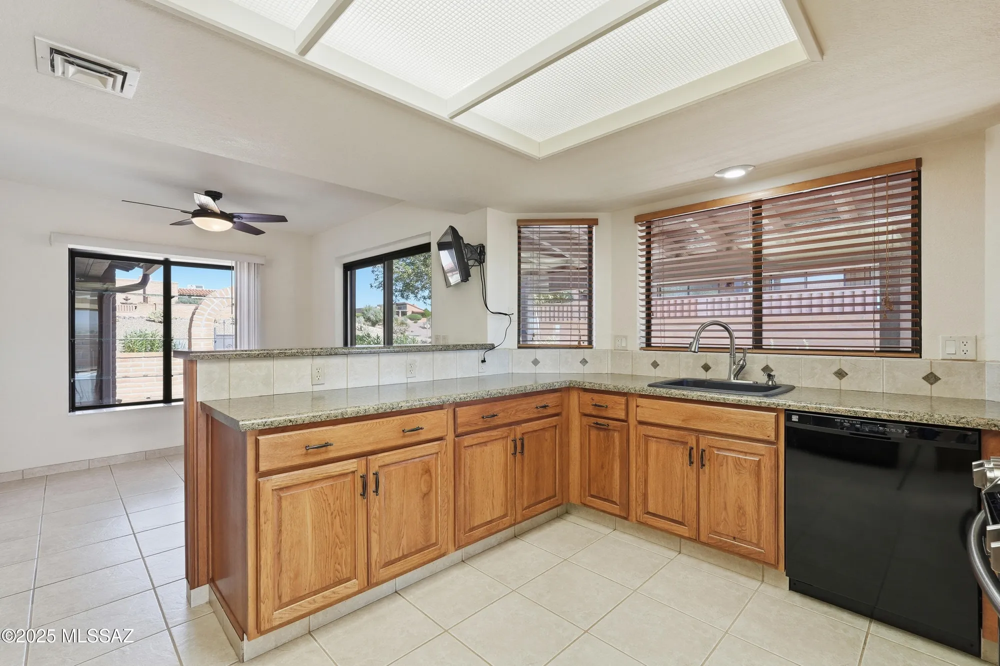 Property Slideshow image 14 of 37 | 751 w desert trl, Green Valley, AZ, 85622
