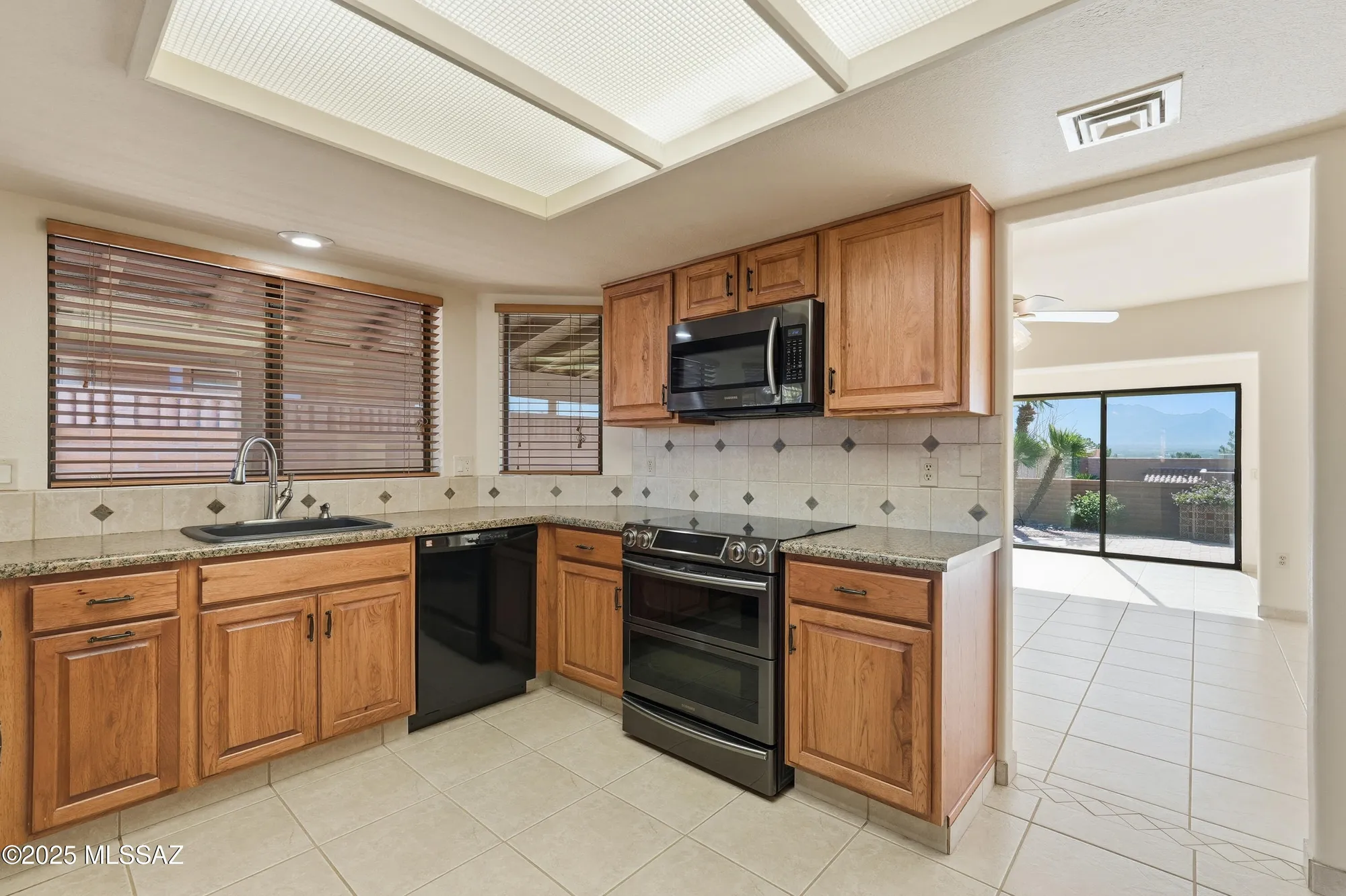 Property Slideshow image 13 of 37 | 751 w desert trl, Green Valley, AZ, 85622