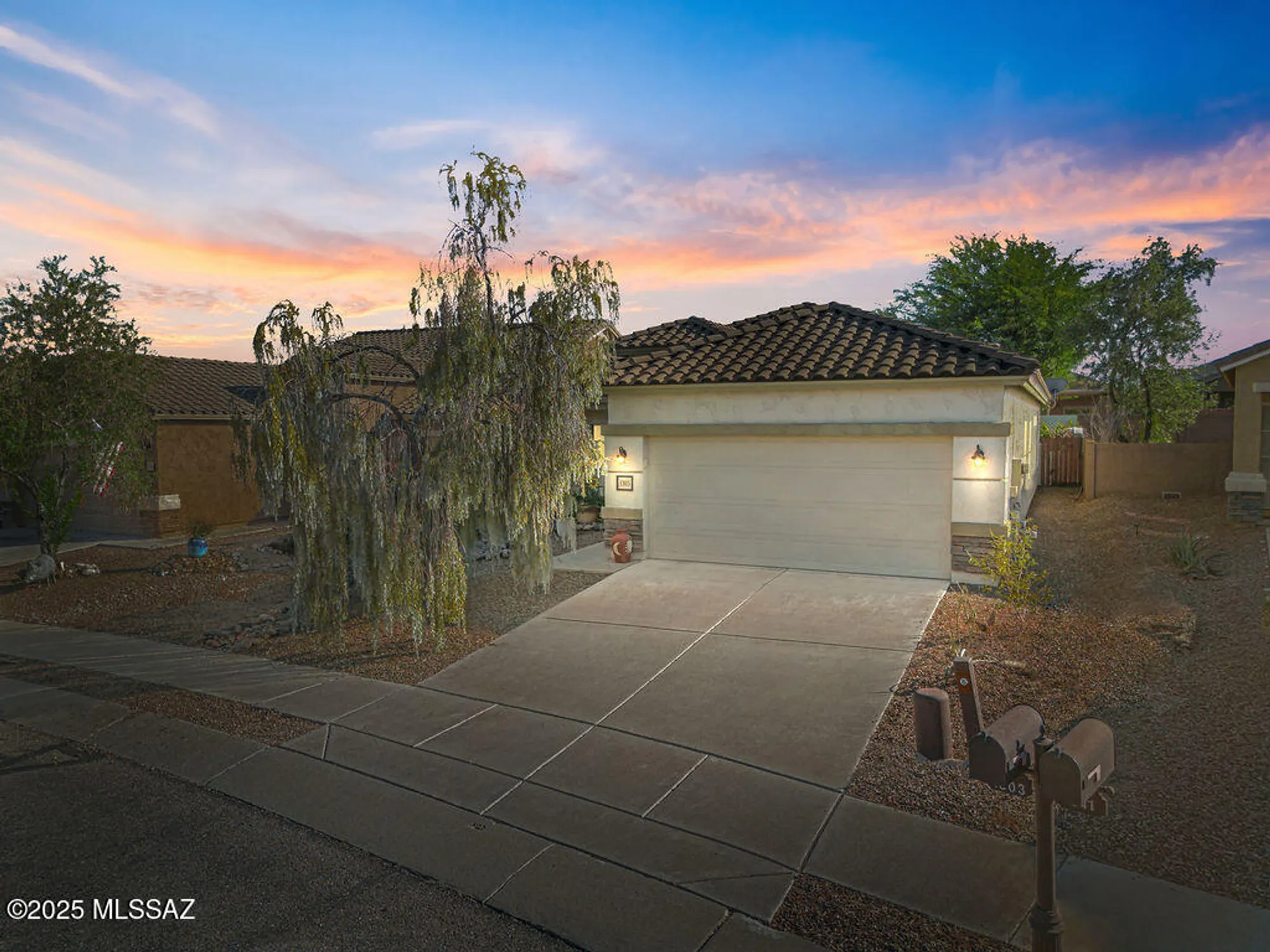 Property Slideshow image 7 of 47 | 1303 w calle luis maria, Sahuarita, AZ, 85629