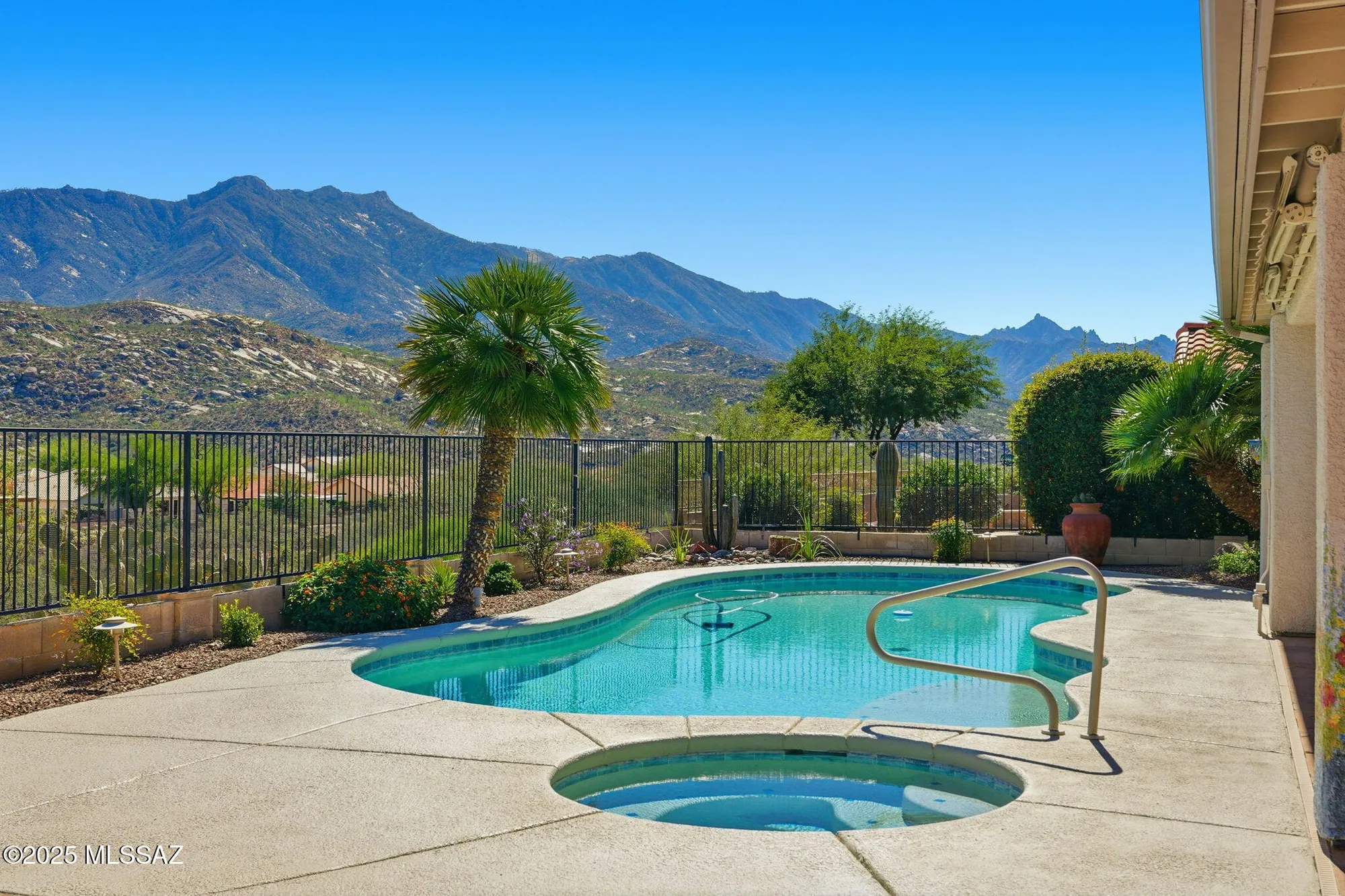 Property Slideshow image 8 of 47 | 37441 s desert sun dr, Saddlebrooke, AZ, 85739