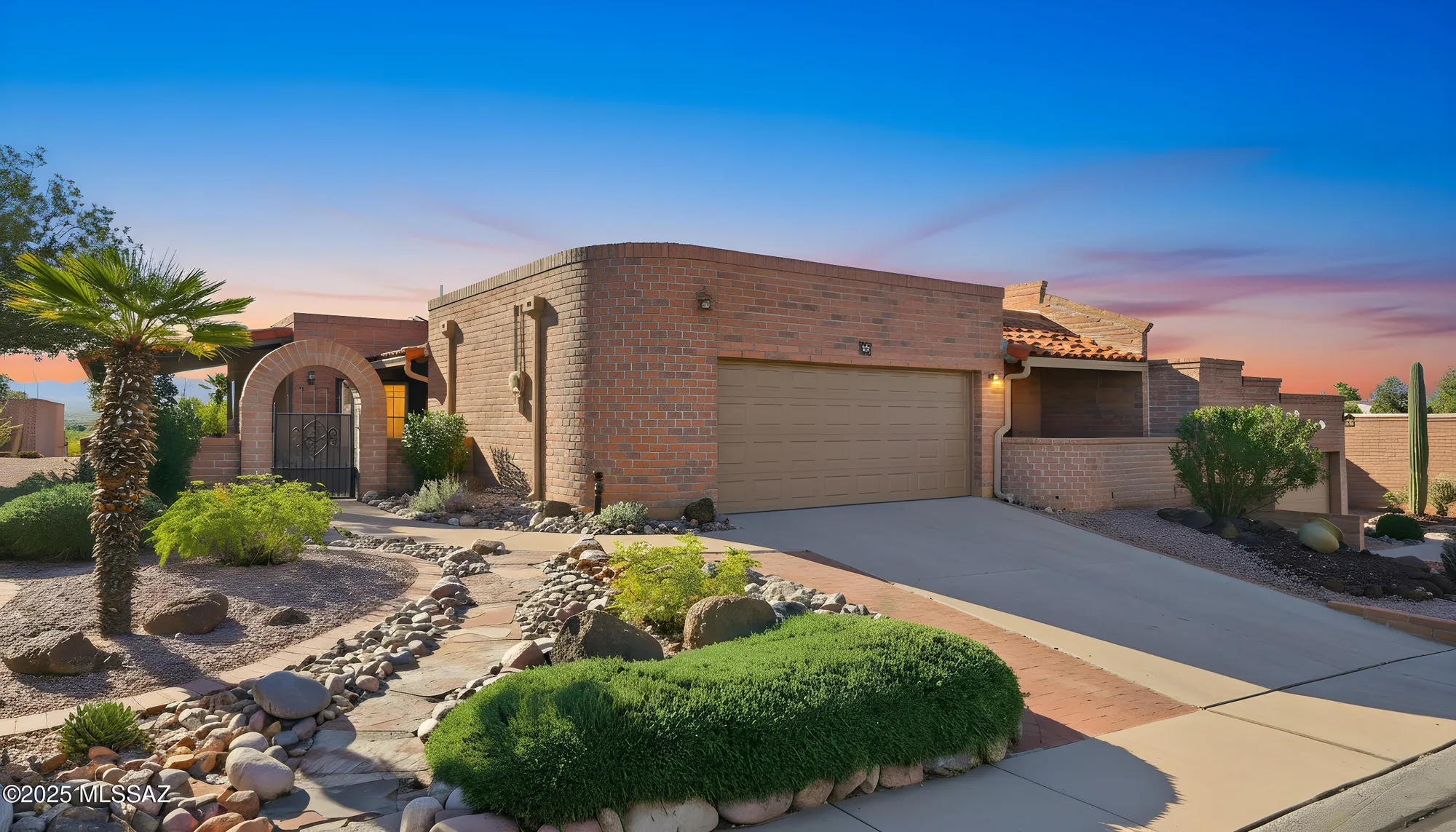 Property Slideshow image 2 of 37 | 751 w desert trl, Green Valley, AZ, 85622