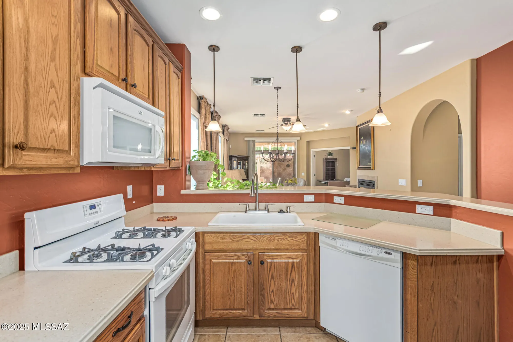 Property Slideshow image 9 of 36 | 423 w chardin dr, Green Valley, AZ, 85614