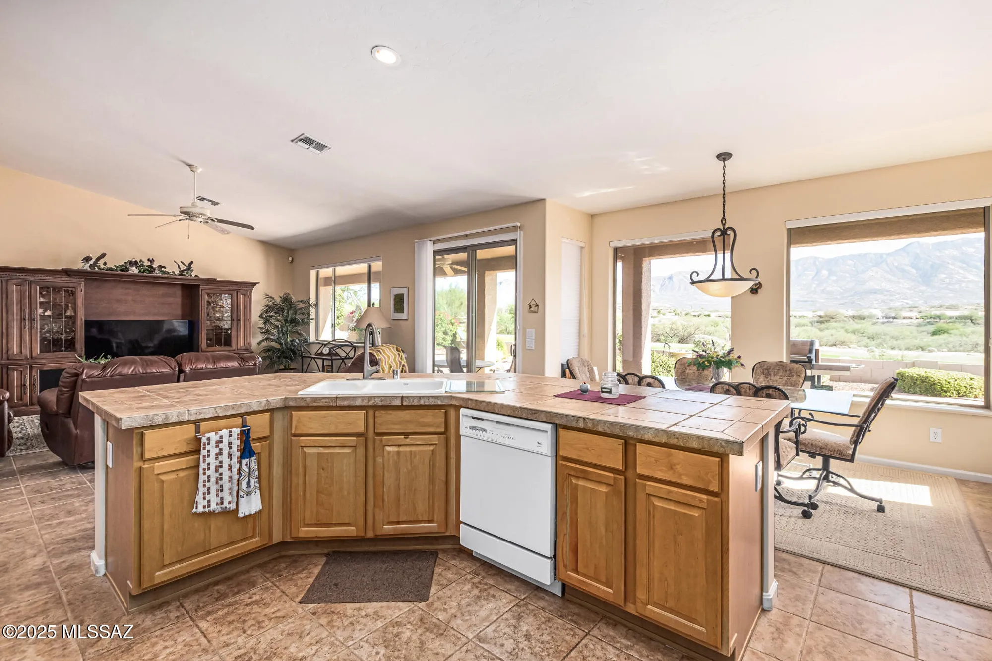 Property Slideshow image 27 of 47 | 37765 s boulder wind dr, Saddlebrooke, AZ, 85739