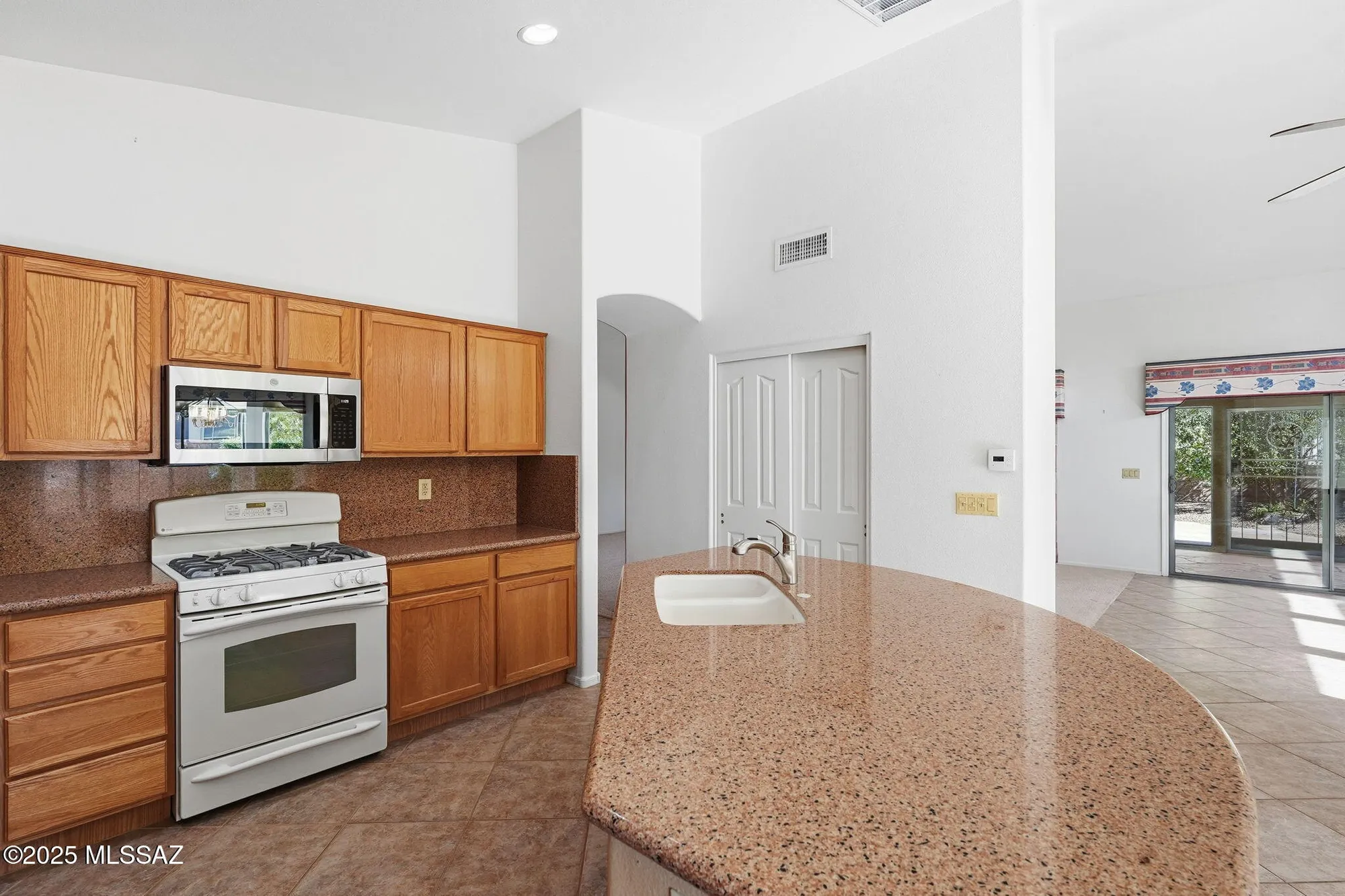 Property Slideshow image 3 of 38 | 916 n gulch dr, Green Valley, AZ, 85614