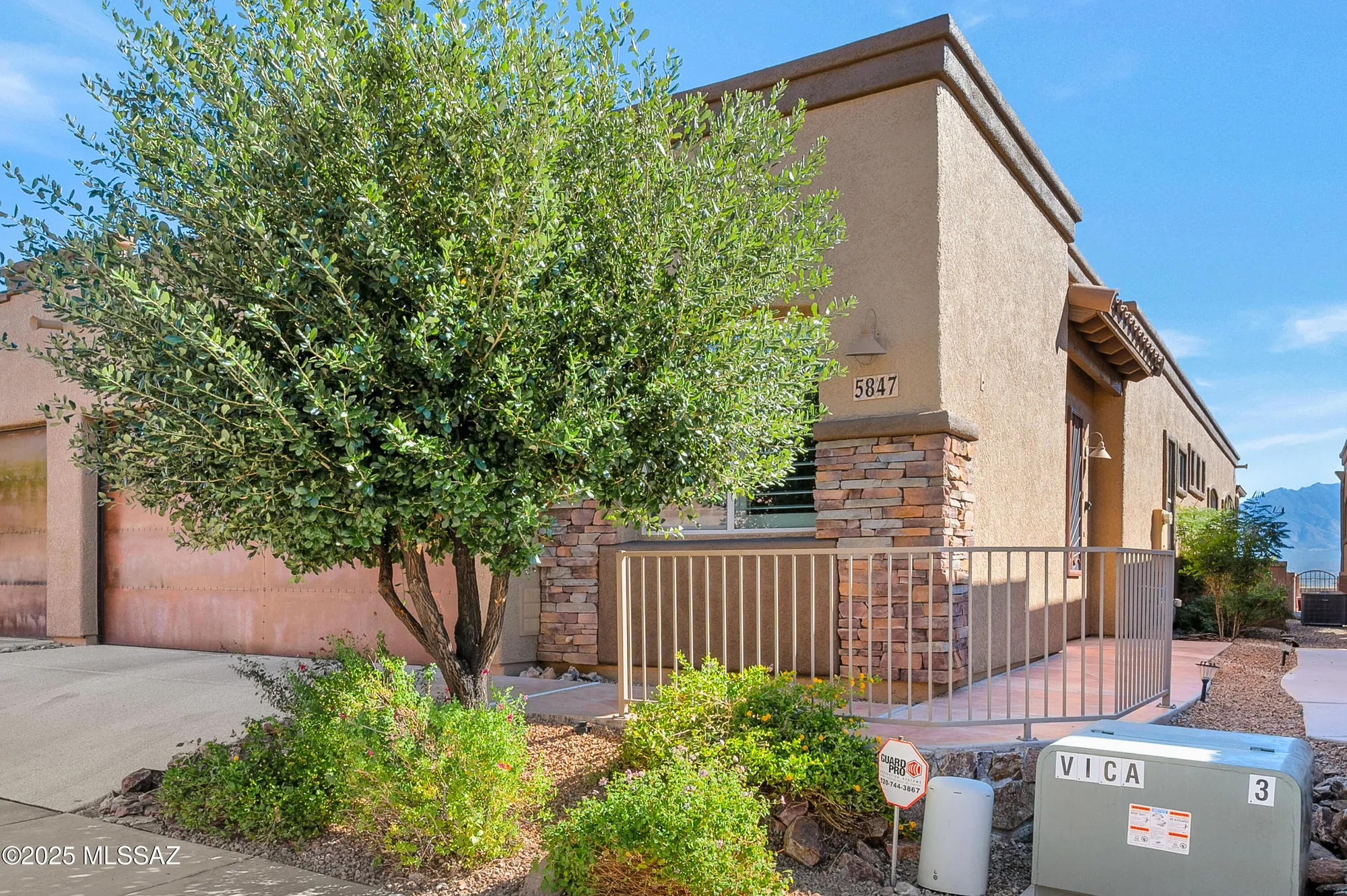 Property Slideshow image 6 of 37 | 5847 s waynes way, Green Valley, AZ, 85622