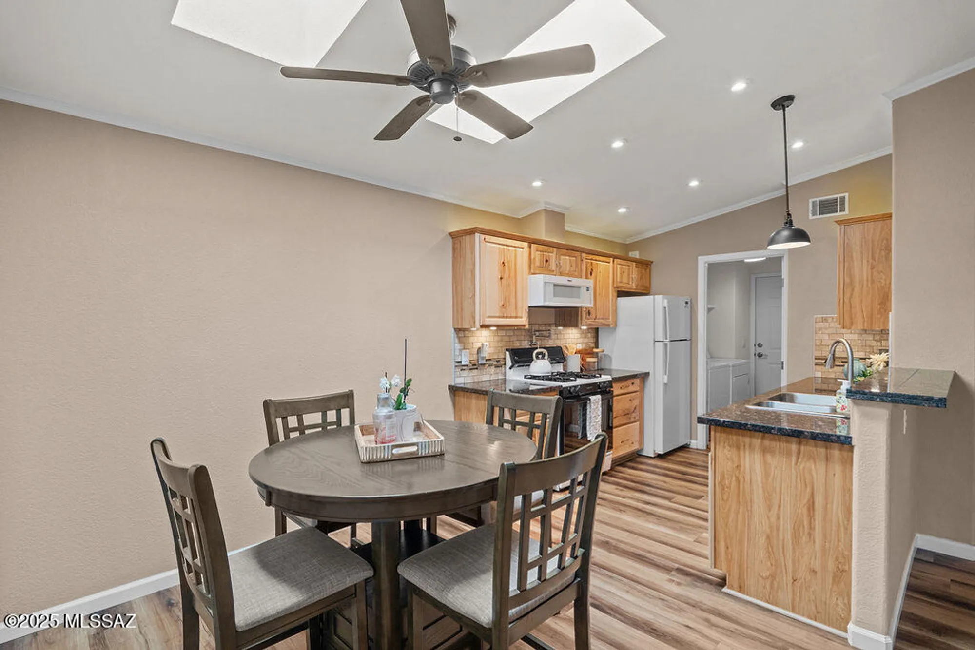 Property Slideshow image 7 of 27 | 543 w deerview ct, Green Valley, AZ, 85614