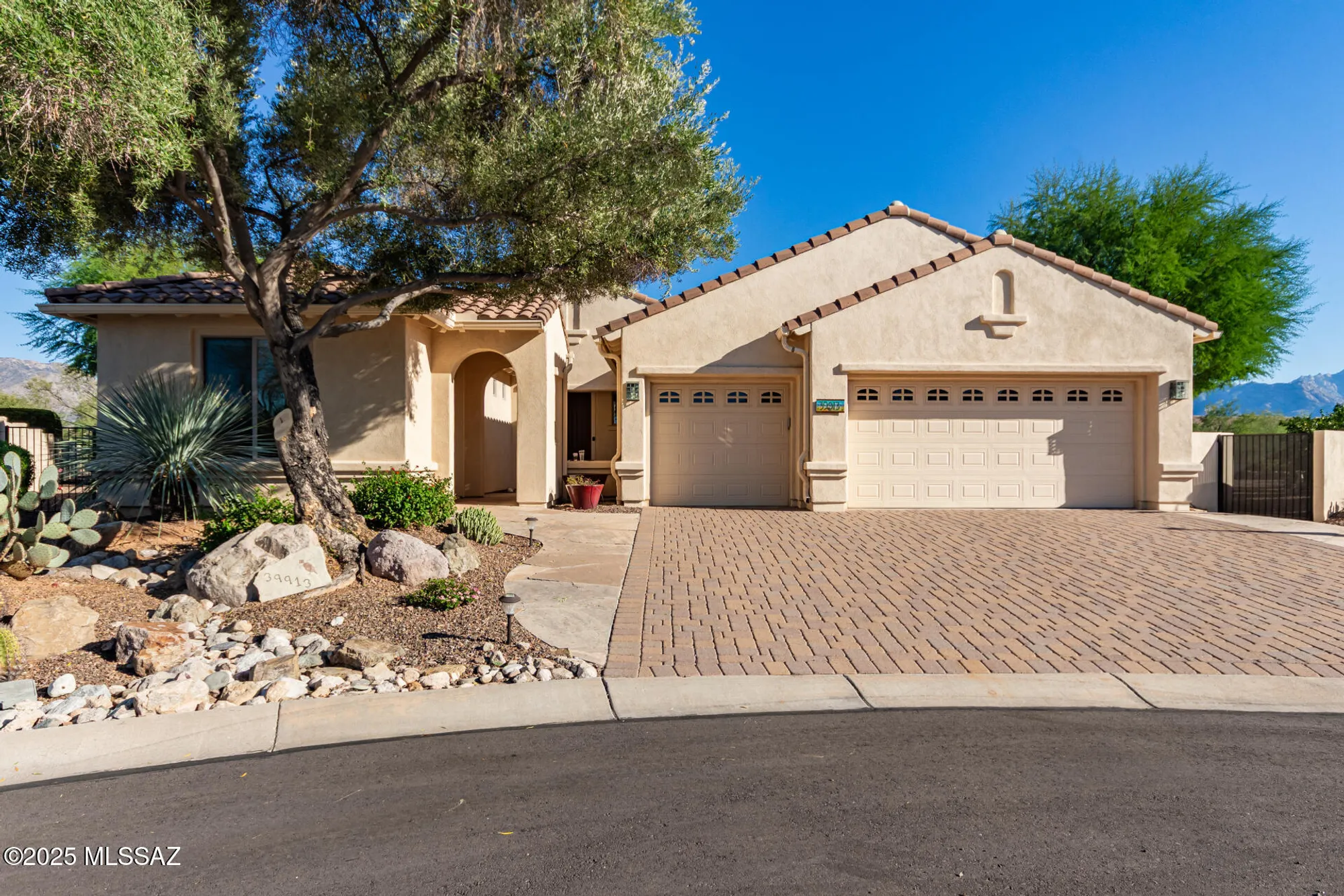 Property Slideshow image 10 of 35 | 39913 s clubhouse dr, Saddlebrooke, AZ, 85739