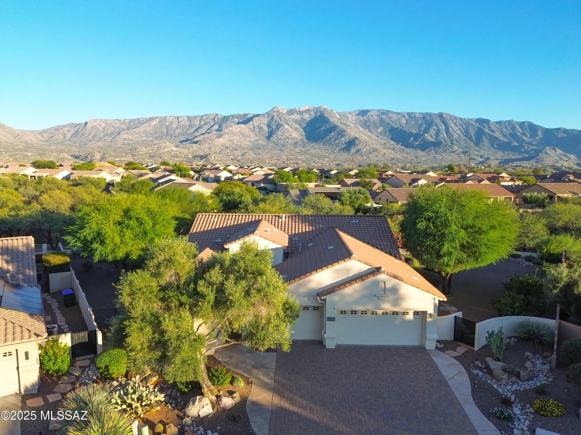 Property Slideshow image 1 of 35 | 39913 s clubhouse dr, Saddlebrooke, AZ, 85739