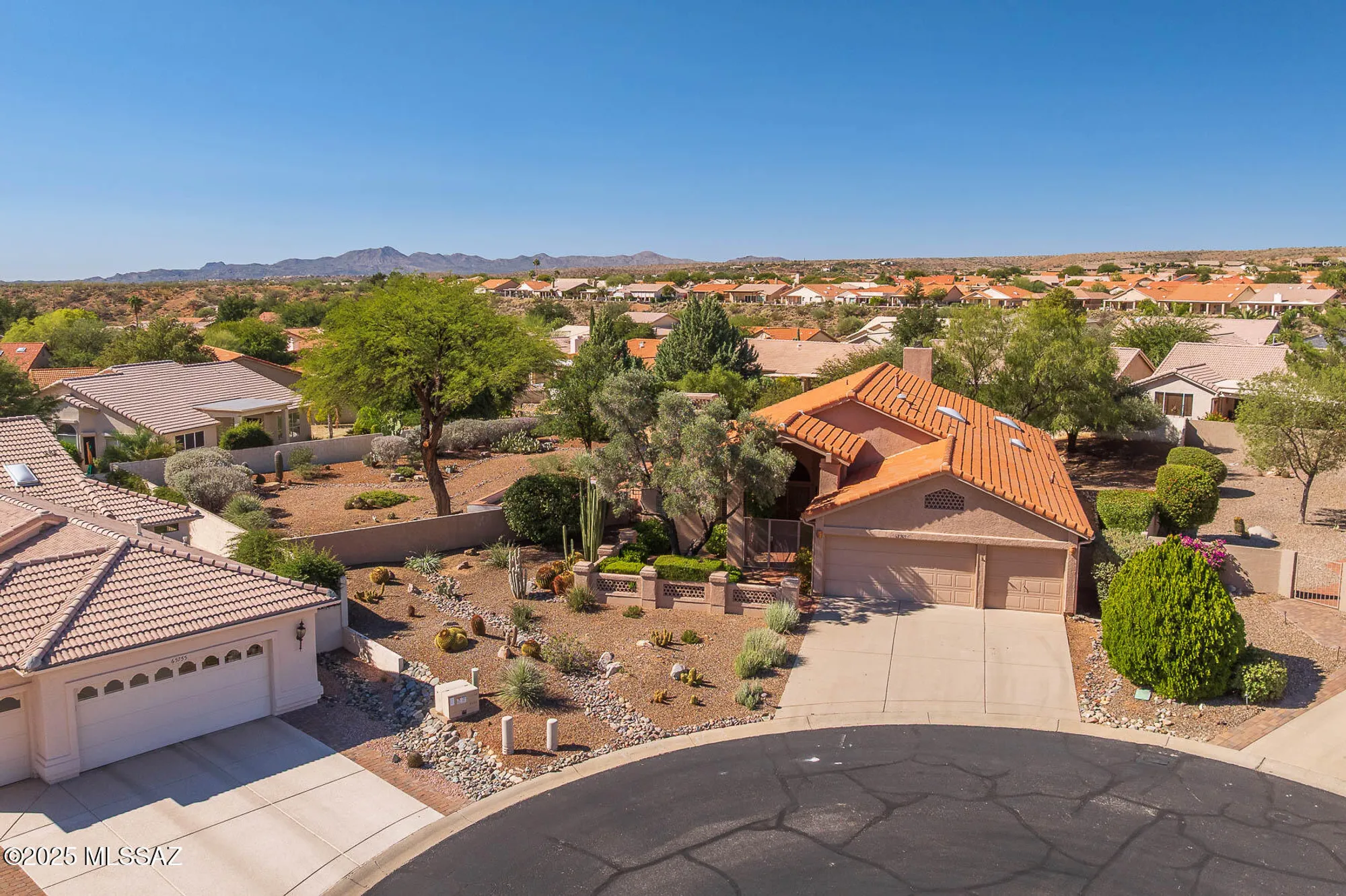 Property Slideshow image 1 of 29 | 65765 e solarwind ct, Saddlebrooke, AZ, 85739