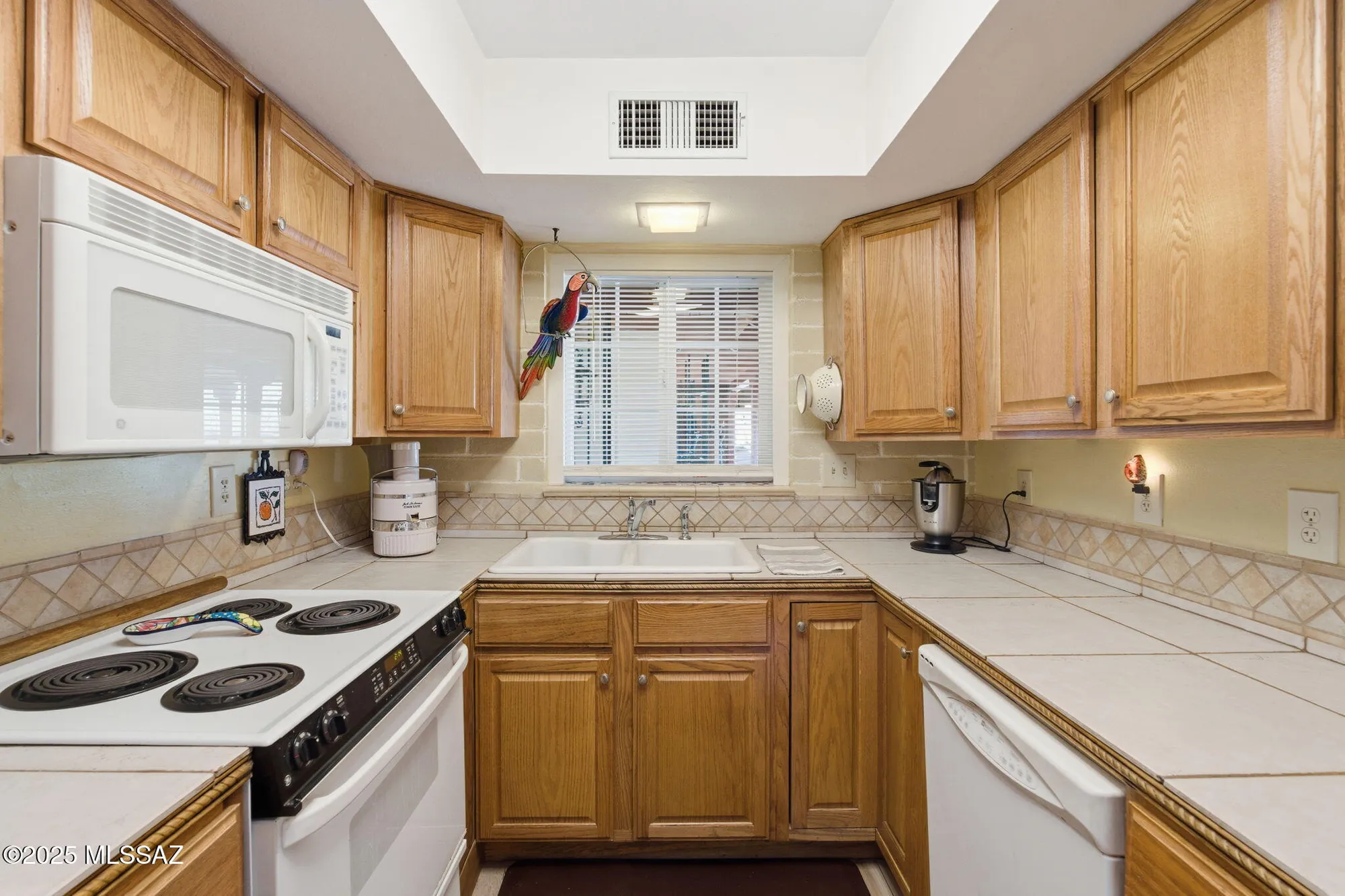 Property Slideshow image 7 of 30 | 186 s paseo seco, Green Valley, AZ, 85614