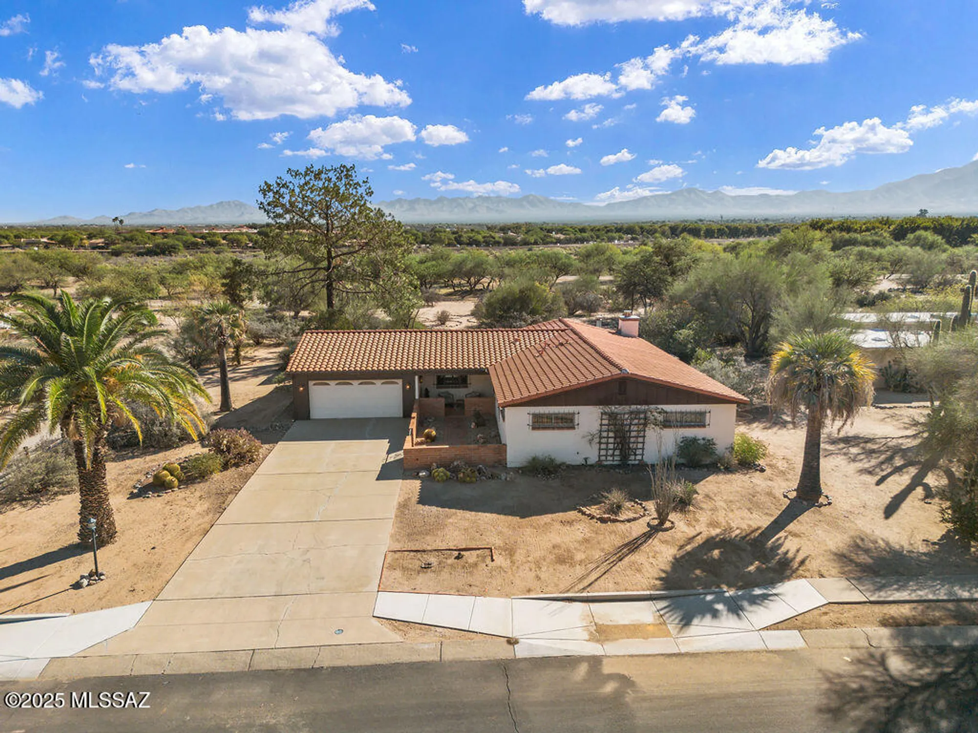 Property Slideshow image 1 of 51 | 735 s la huerta, Green Valley, AZ, 85614