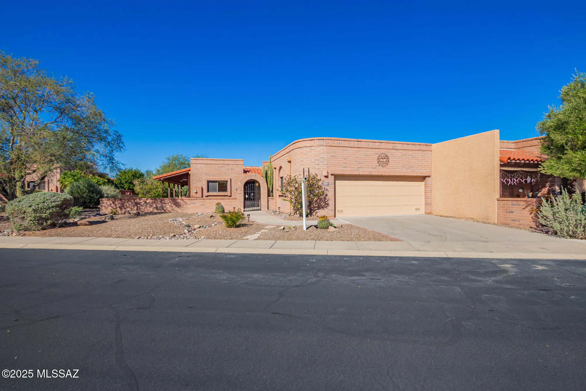 Property Slideshow image 1 of 36 | 3808 s via del reyecuelo, Green Valley, AZ, 85622