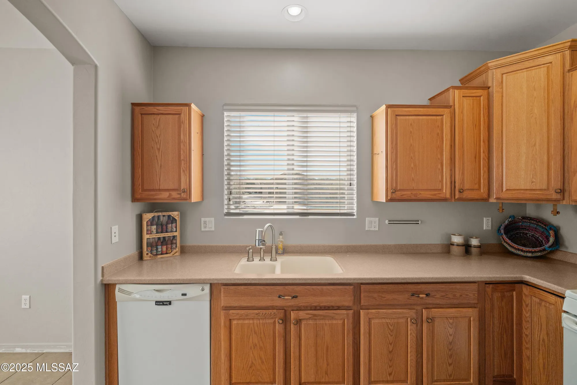 Property Slideshow image 7 of 48 | 596 w calle media luz, Sahuarita, AZ, 85629
