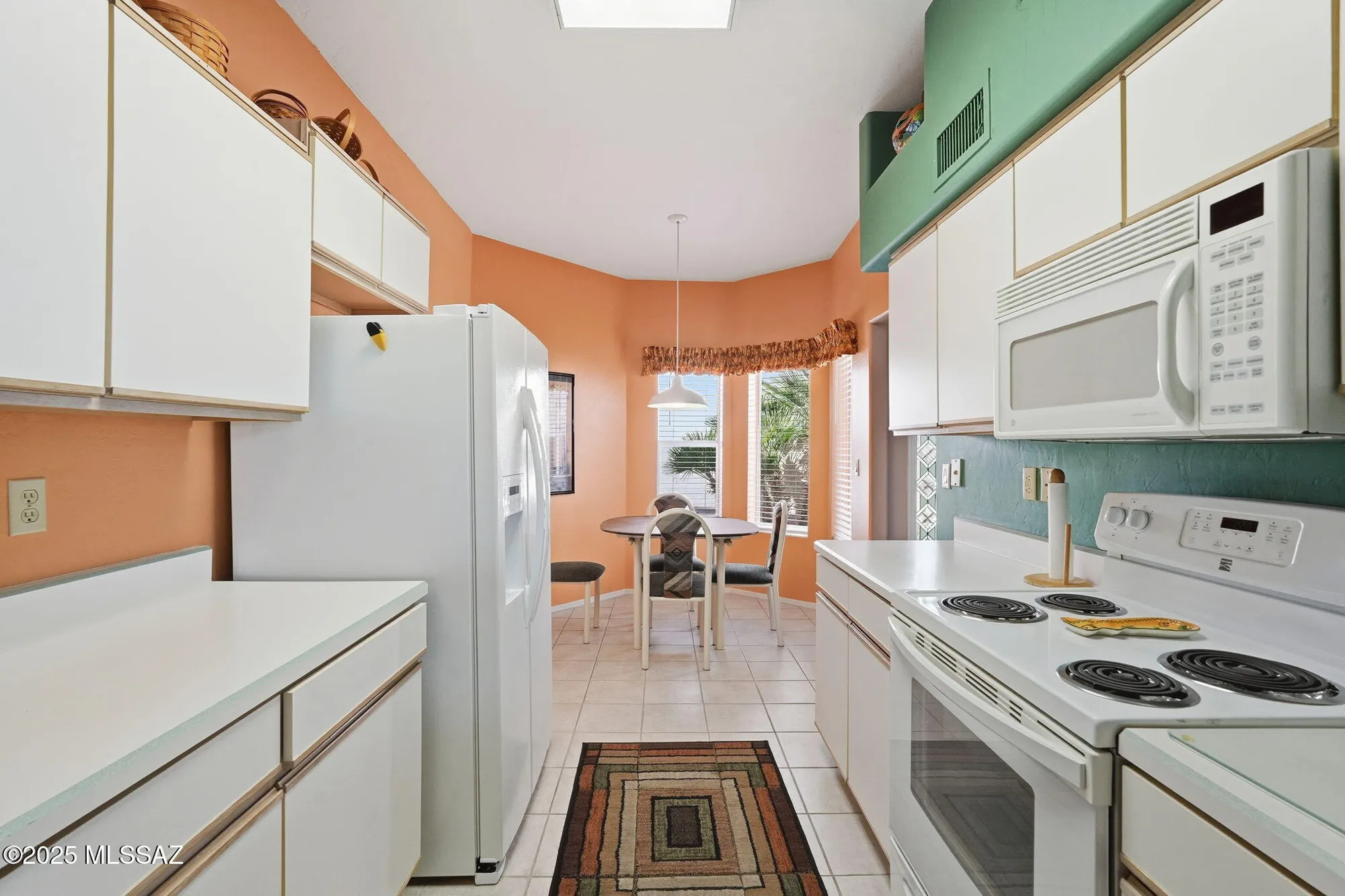 Property Slideshow image 4 of 39 | 563 w via rosaldo, Green Valley, AZ, 85614