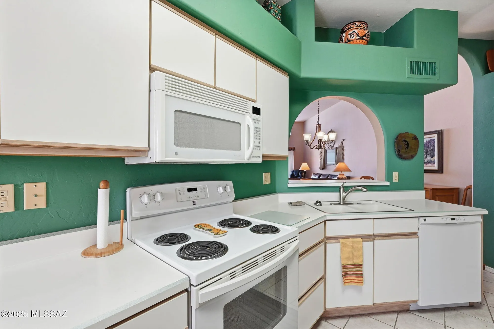 Property Slideshow image 5 of 39 | 563 w via rosaldo, Green Valley, AZ, 85614