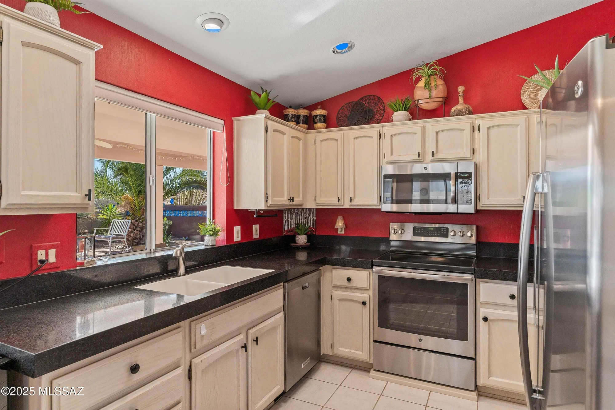 Property Slideshow image 4 of 47 | 65621 e desert trail dr, Tucson, AZ, 85739