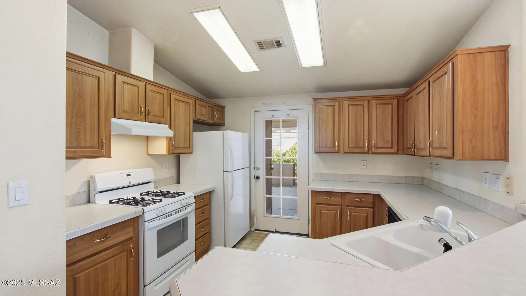 Property Slideshow image 15 of 27 | 1136 w calle querida, Sahuarita, AZ, 85629