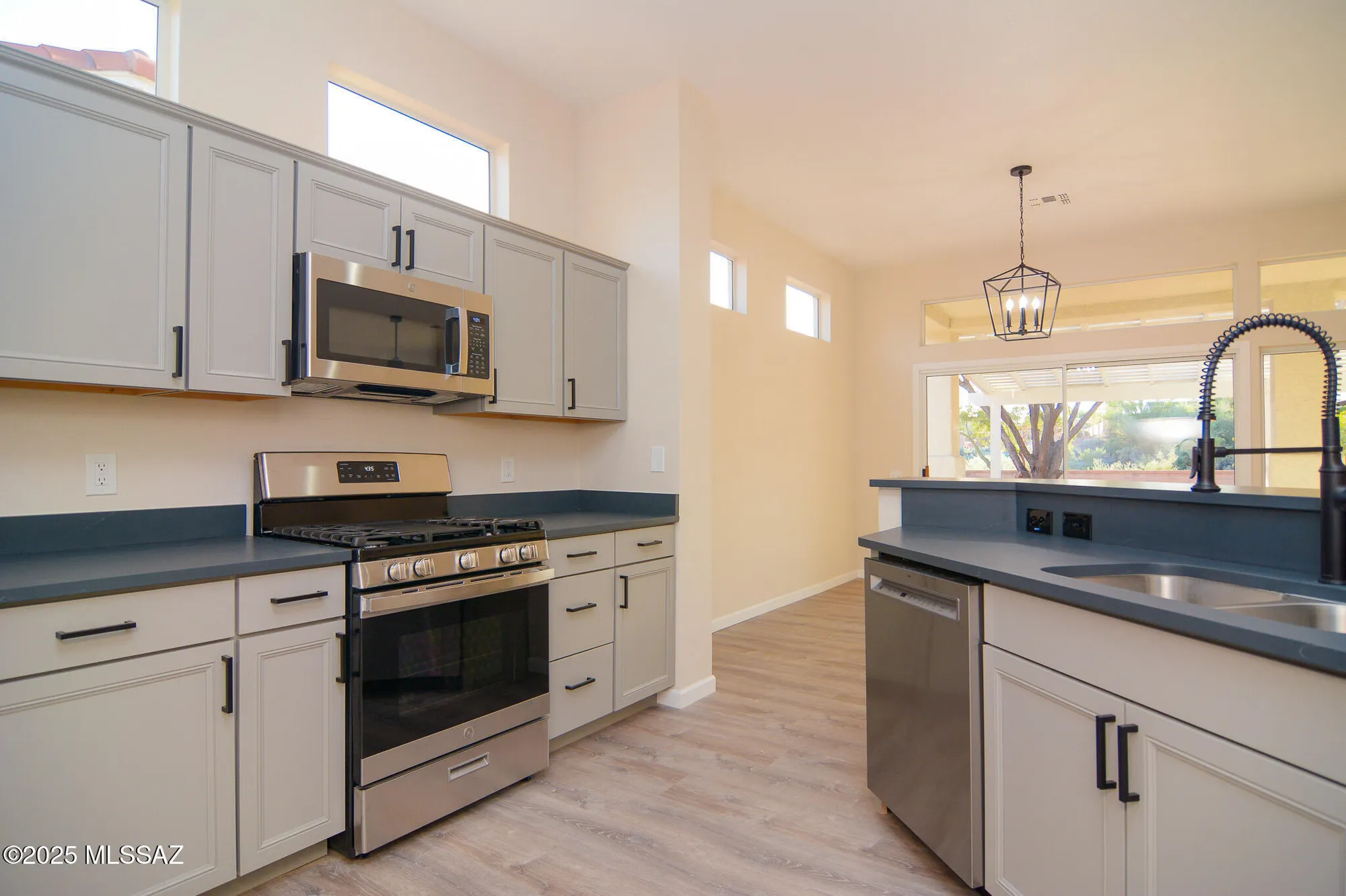 Property Slideshow image 11 of 30 | 13941 n willow bend dr, Oro Valley, AZ, 85755