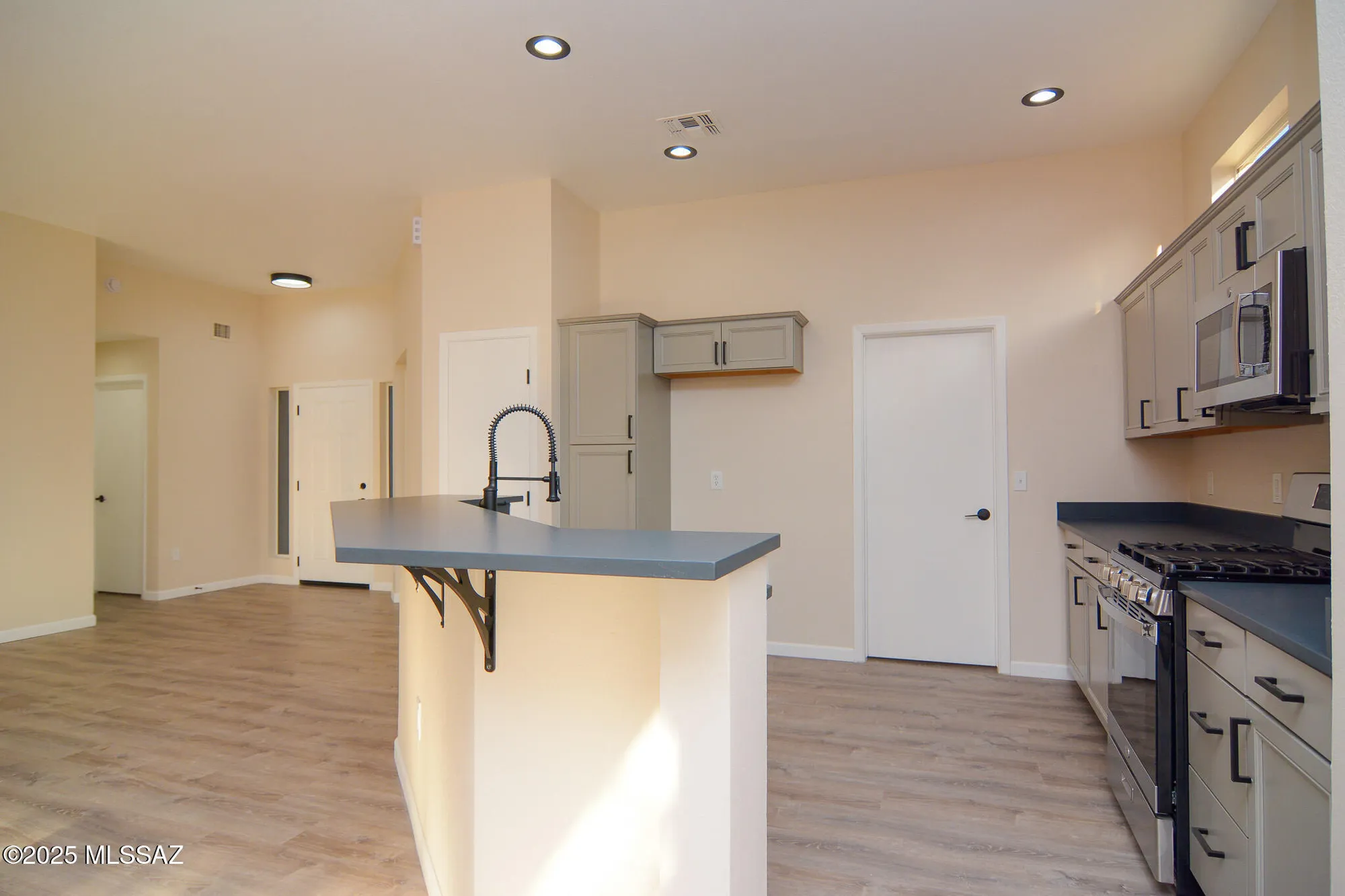 Property Slideshow image 8 of 30 | 13941 n willow bend dr, Oro Valley, AZ, 85755