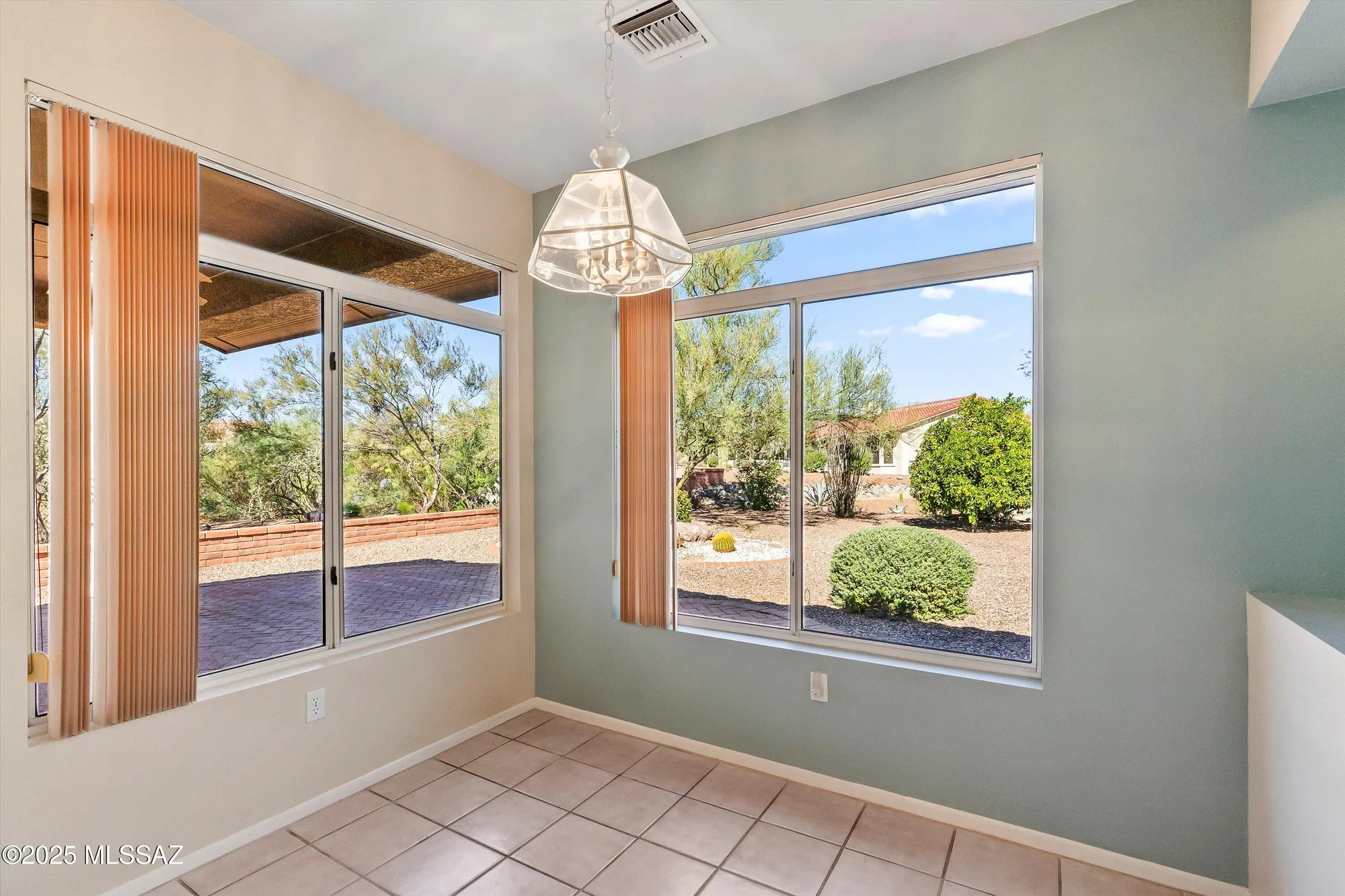 Property Slideshow image 9 of 41 | 2315 e chrysanthemum st, Oro Valley, AZ, 85755