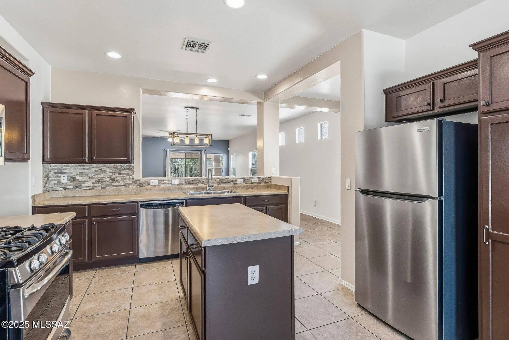 Property Slideshow image 4 of 35 | 539 w calle sombra linda, Sahuarita, AZ, 85629