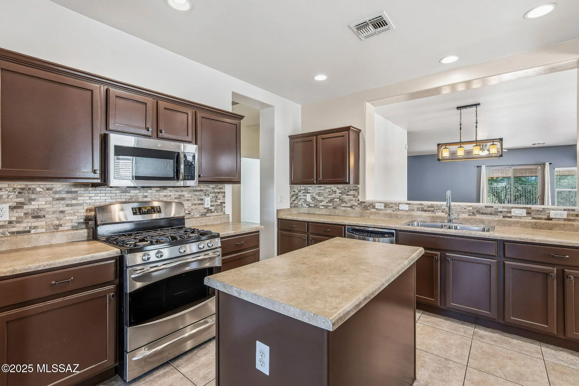 Property Slideshow image 6 of 35 | 539 w calle sombra linda, Sahuarita, AZ, 85629