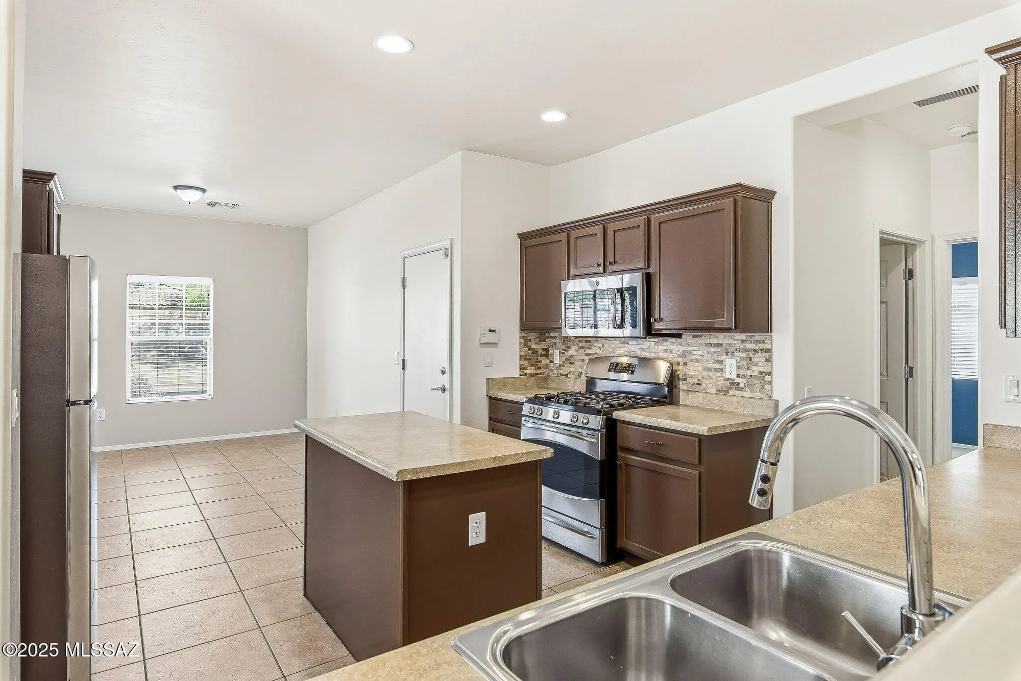 Property Slideshow image 7 of 35 | 539 w calle sombra linda, Sahuarita, AZ, 85629