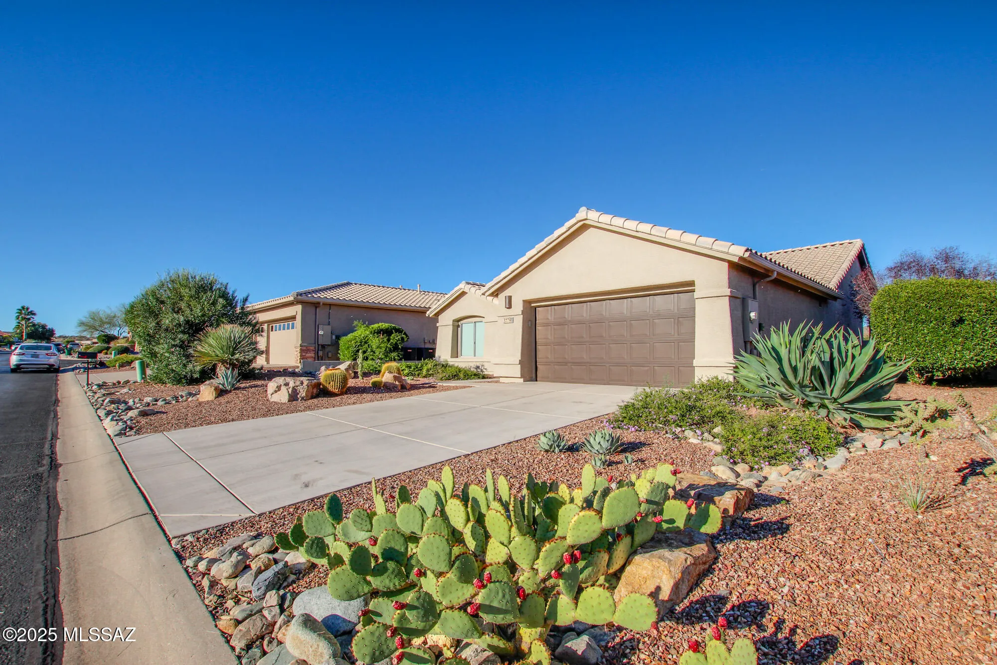 Property Slideshow image 30 of 43 | 37790 s desert bluff dr, Tucson, AZ, 85739