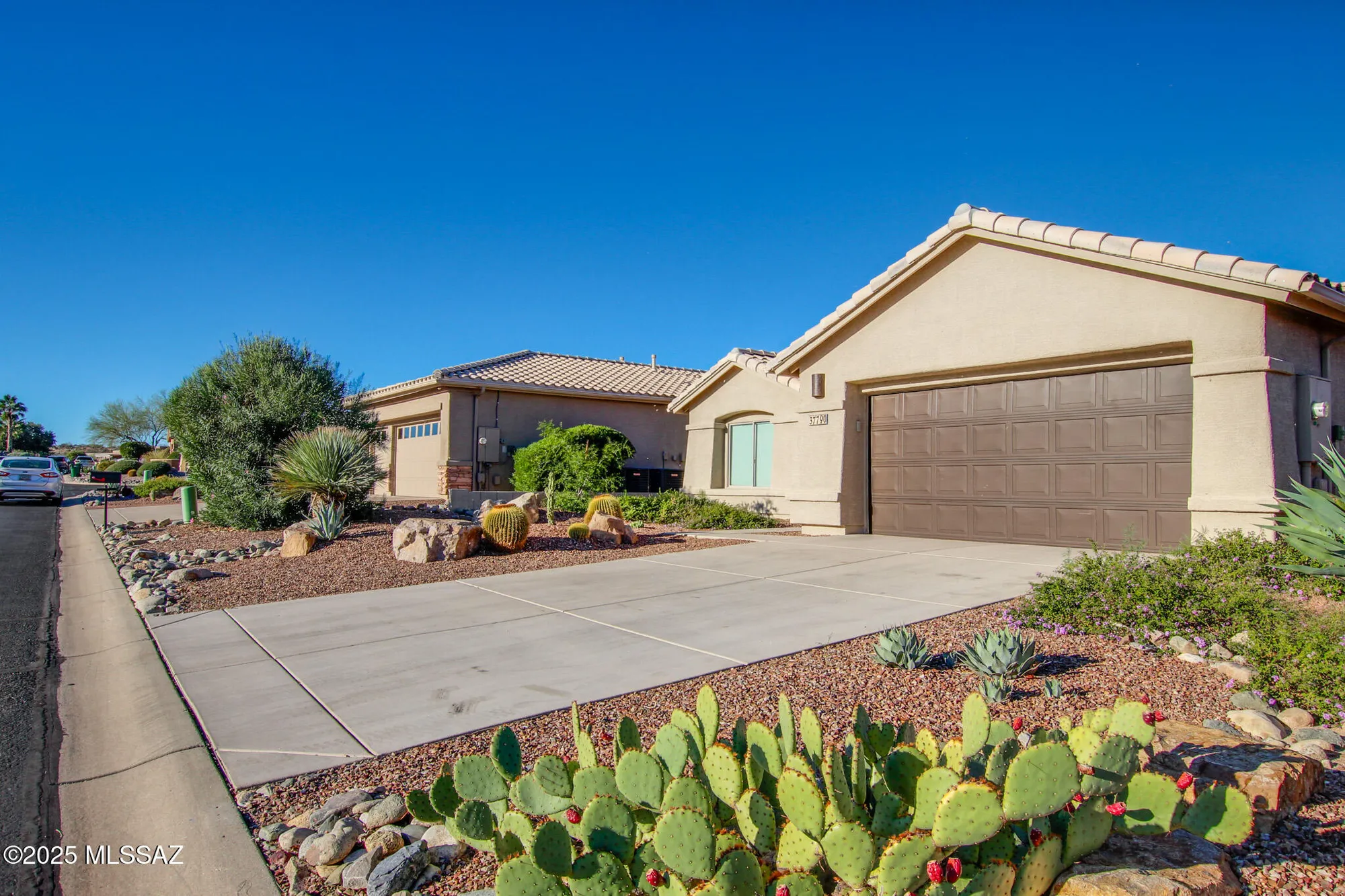 Property Slideshow image 31 of 43 | 37790 s desert bluff dr, Tucson, AZ, 85739